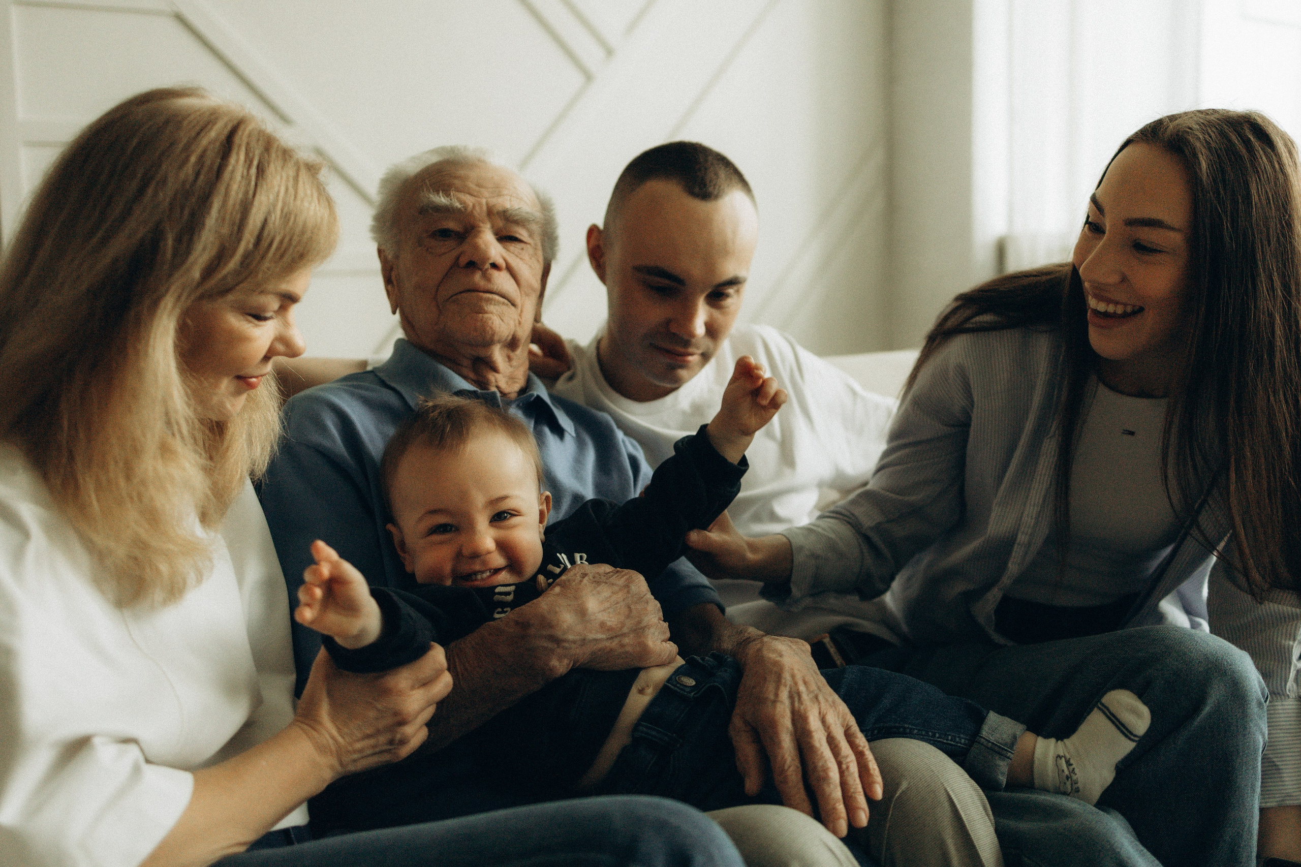 Семейная фотосессия для большой семьи в студии. Семейный фотограф в Ижевске Даша Денисова