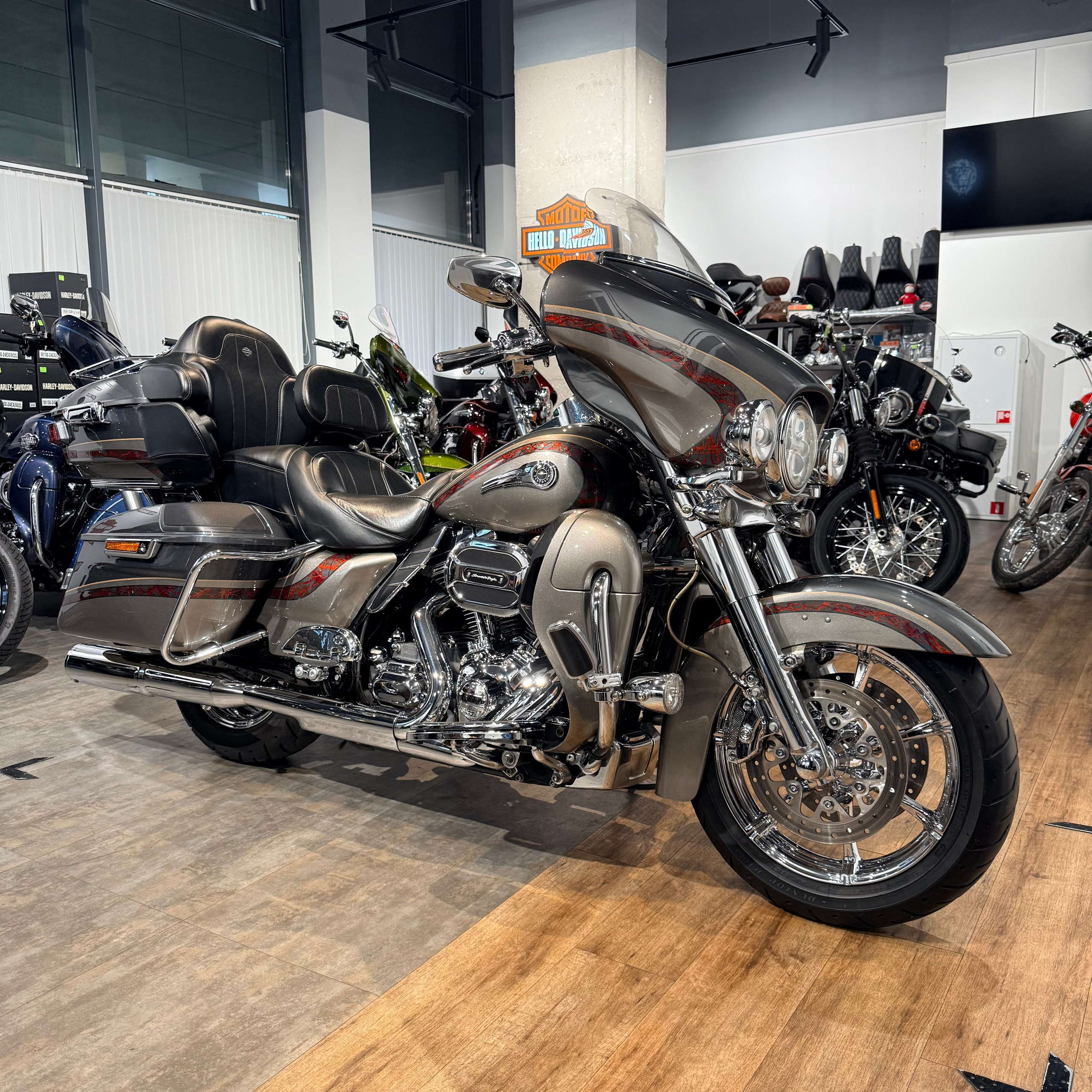 2015 CVO Еlесtra Glide Limited Сhаrсоаl Silver. Hello Davidson, Москва. Только хорошие мотоциклы…