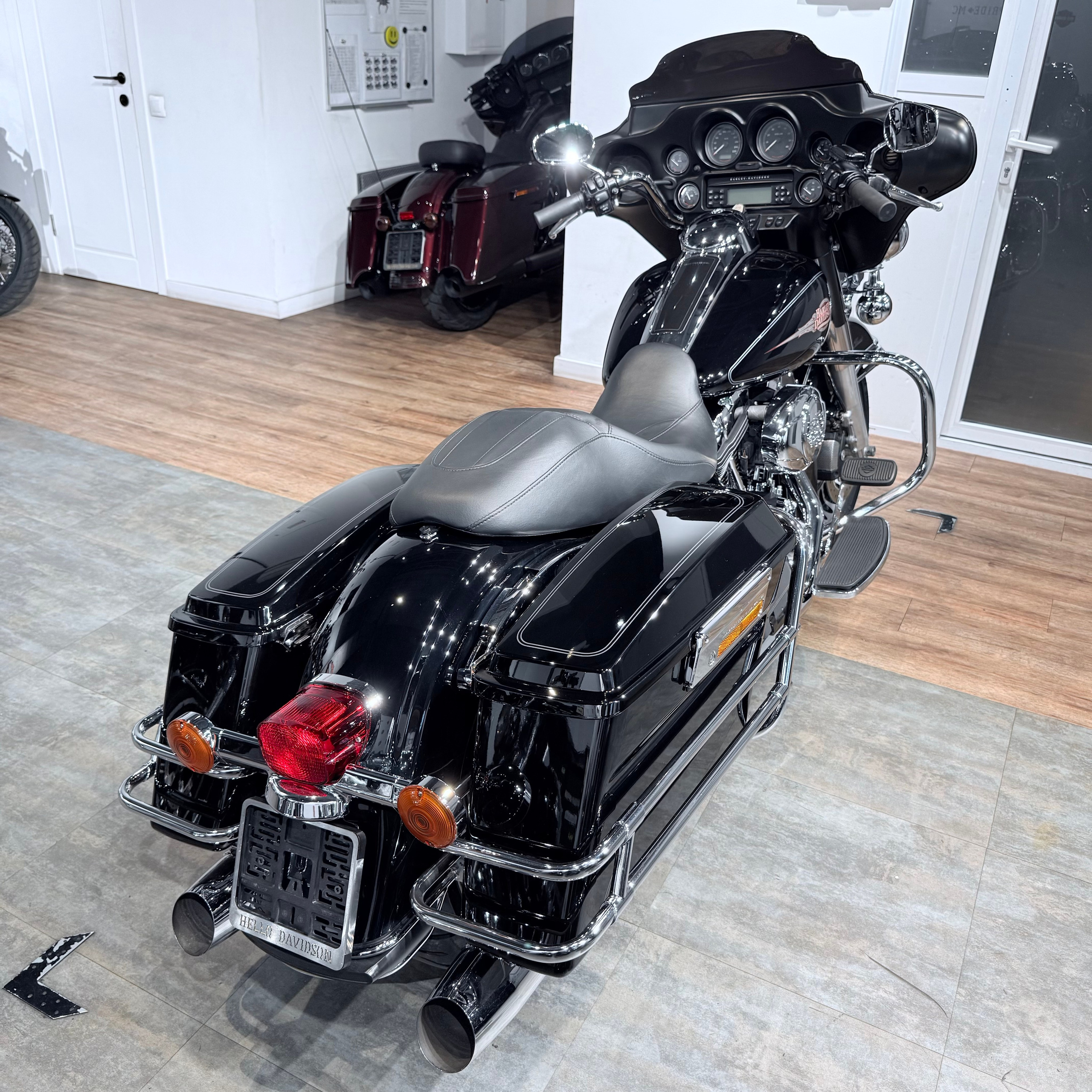 2010 Street Glide АВS Vivid Вlаck. Hello Davidson, Москва. Только хорошие мотоциклы…