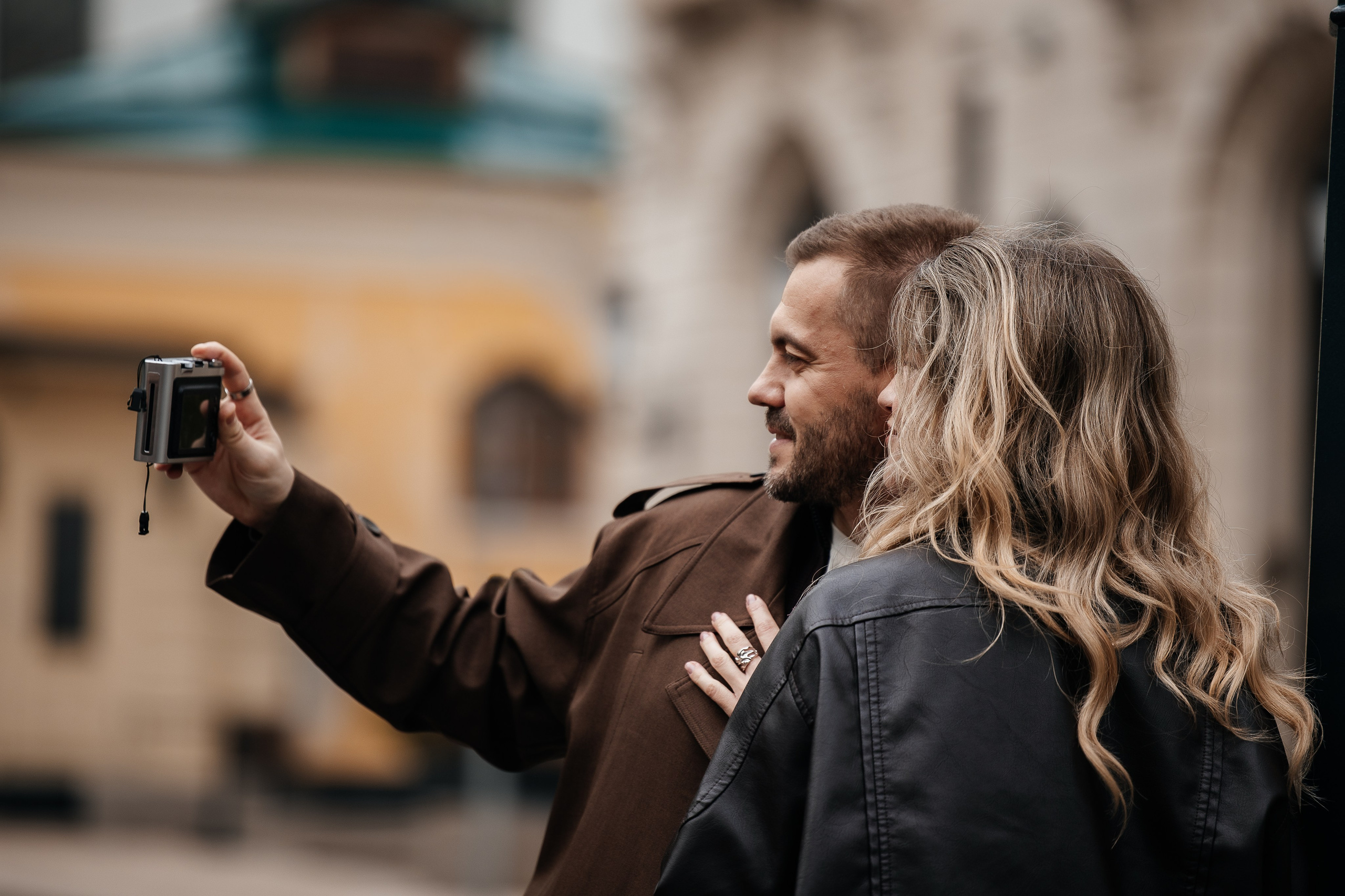 Романтическая прогулка в московском переулке. Свадебный и семейный фотограф в Москве Красинская Мария