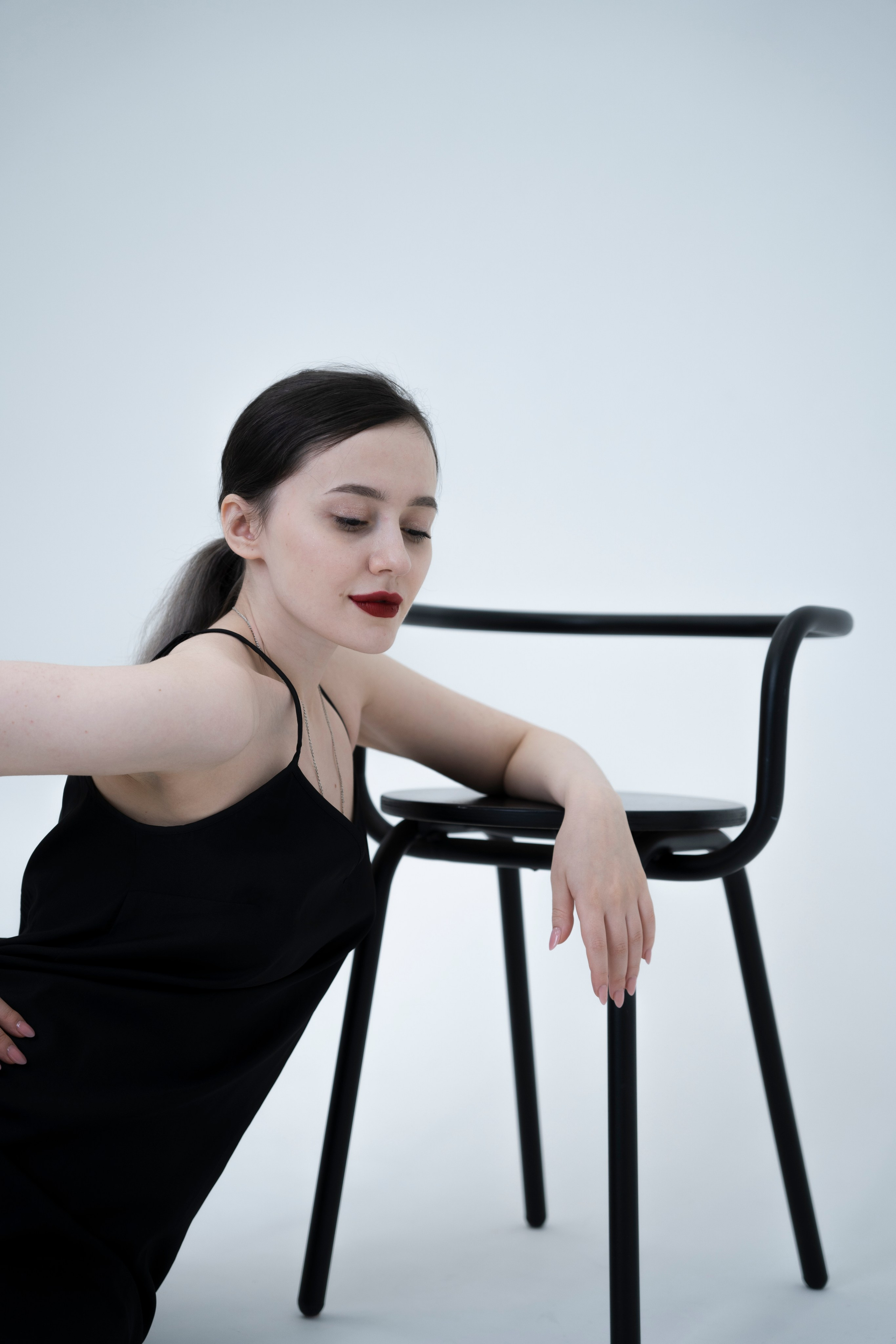 ДЕВОЧКА НА ШАРЕ. Главная