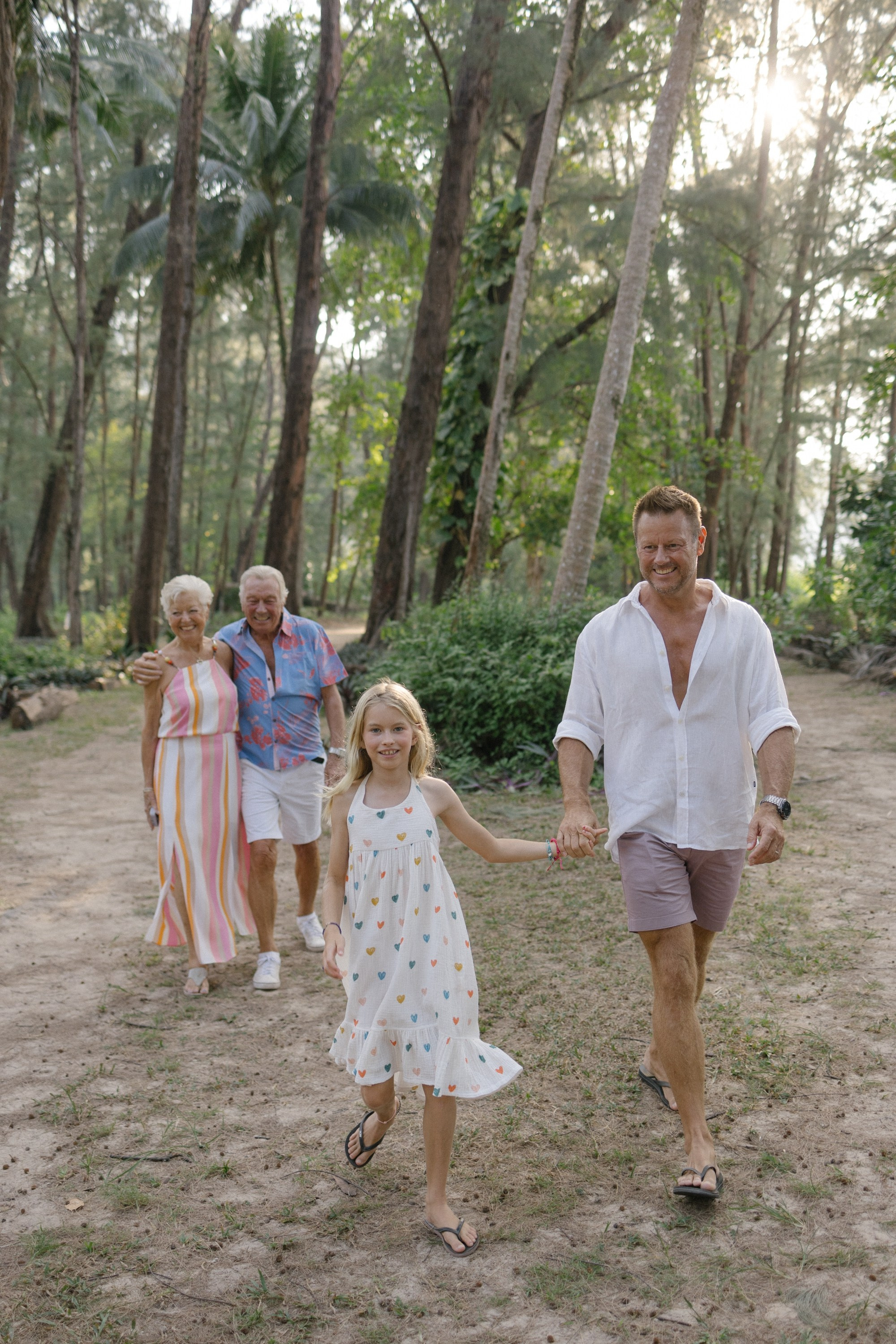Family photoshoot in Phuket, Thailand. Fedor Lemeshko — Destination Wedding and Family Lifestyle photographer