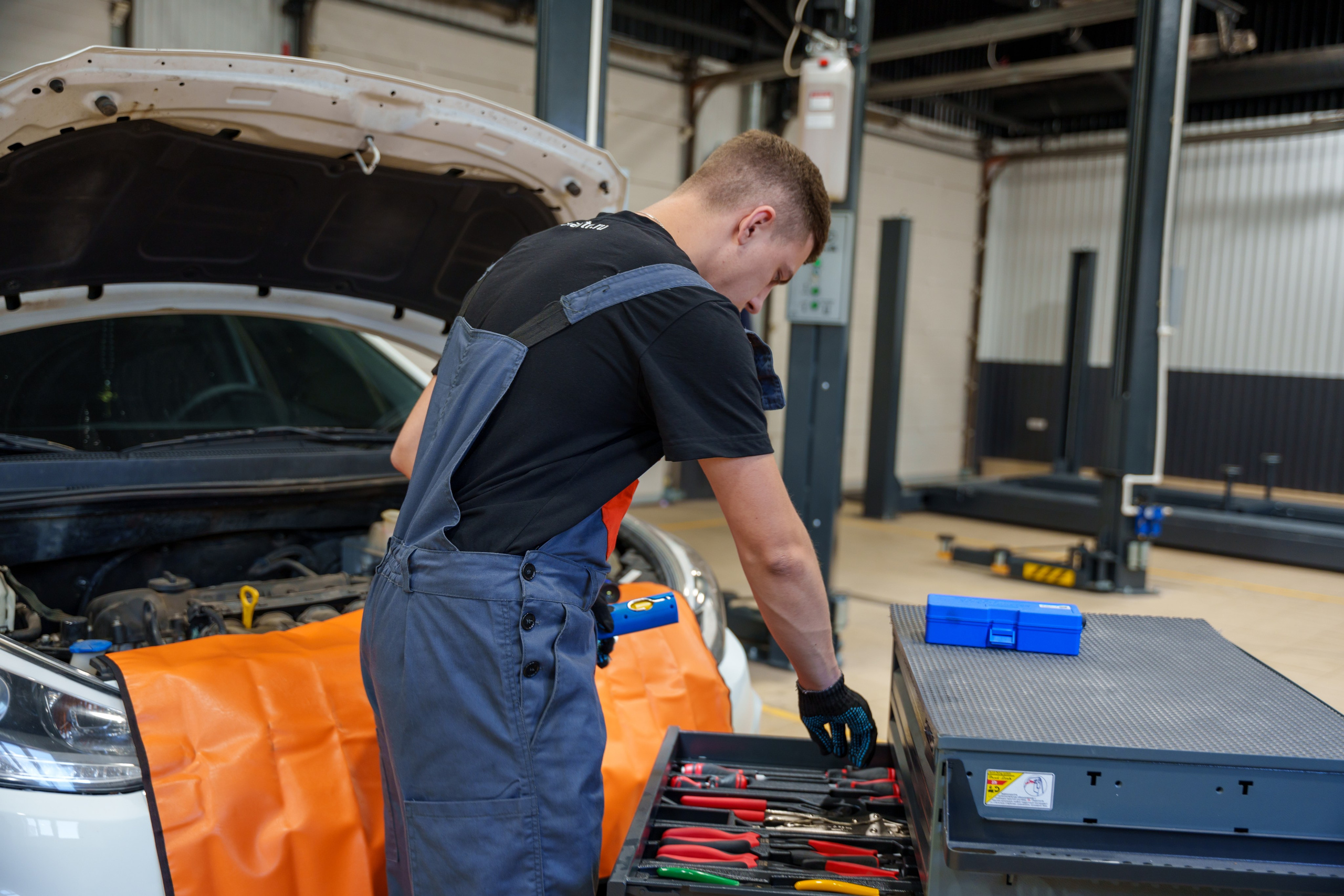 Интерьерная фотосъемка автосервиса Fit Service в Краснодаре — Профессиональная фотосъемка интерьера техцентра в Краснодаресеть СТО. Шедевры для Вас! Фотограф и Видеограф в Краснодаре Пахиев Руслан