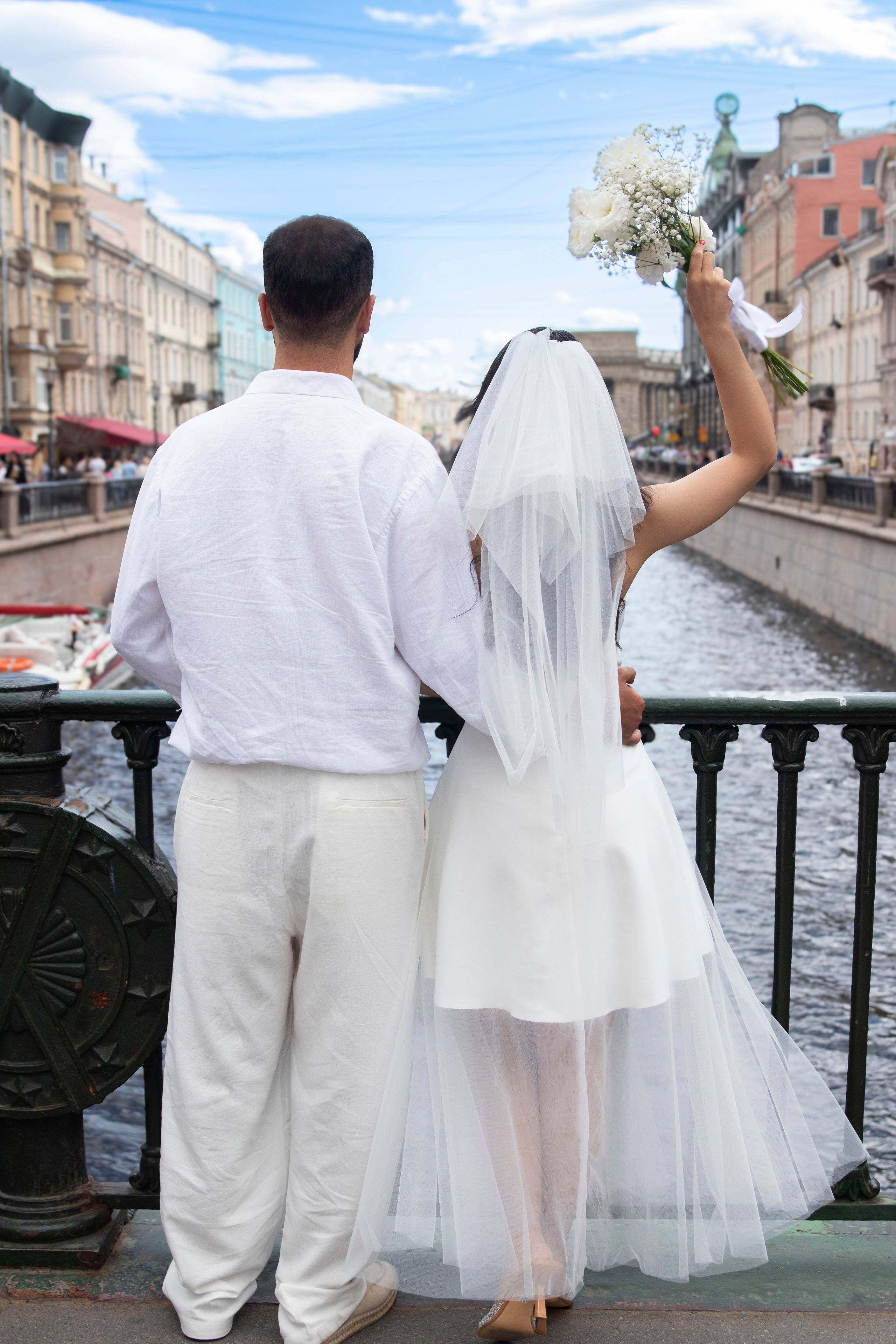 Свадебная прогулка Иранской пары по городу. Портретный фотограф в Санкт-Петербурге Савельева Ольга