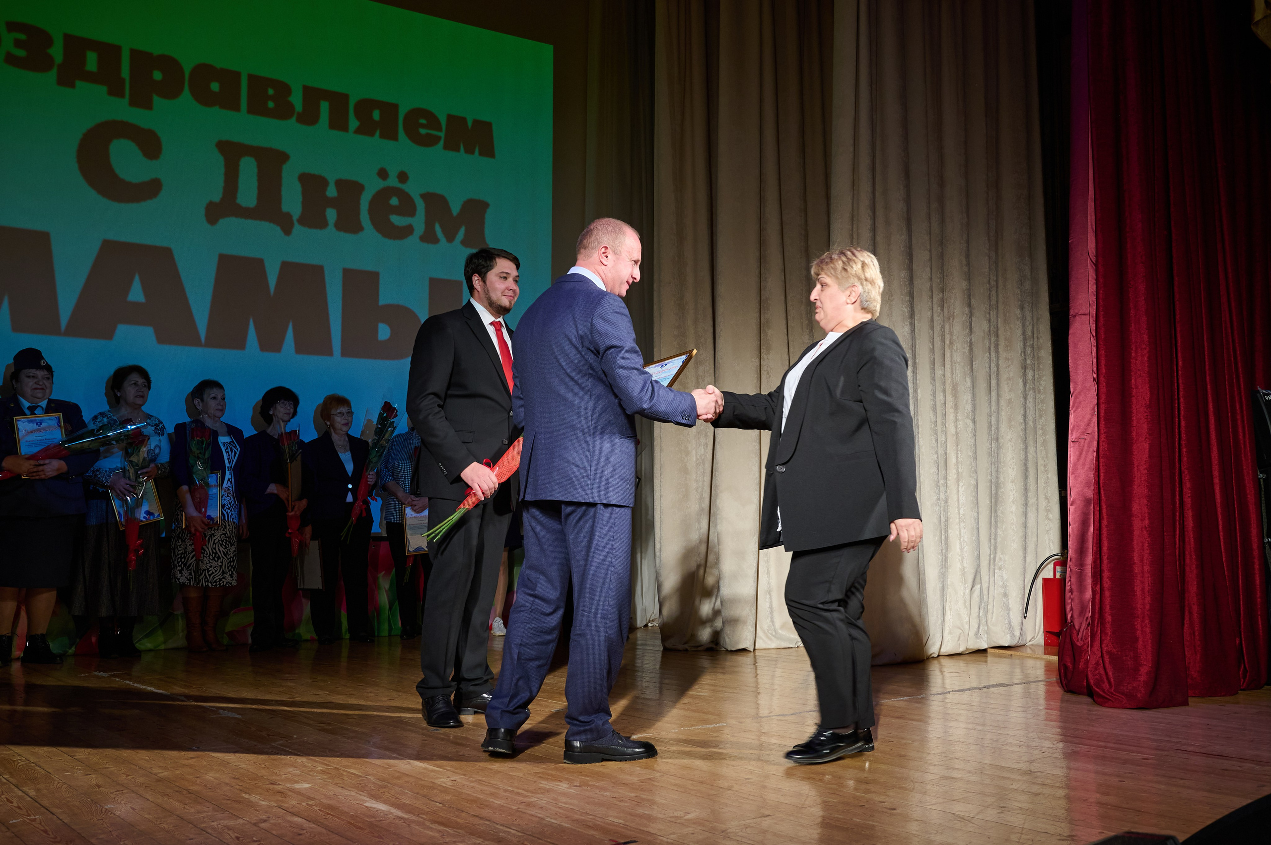 День матери. Кабардинка. Жизнь курорта Кабардинка в фотографиях