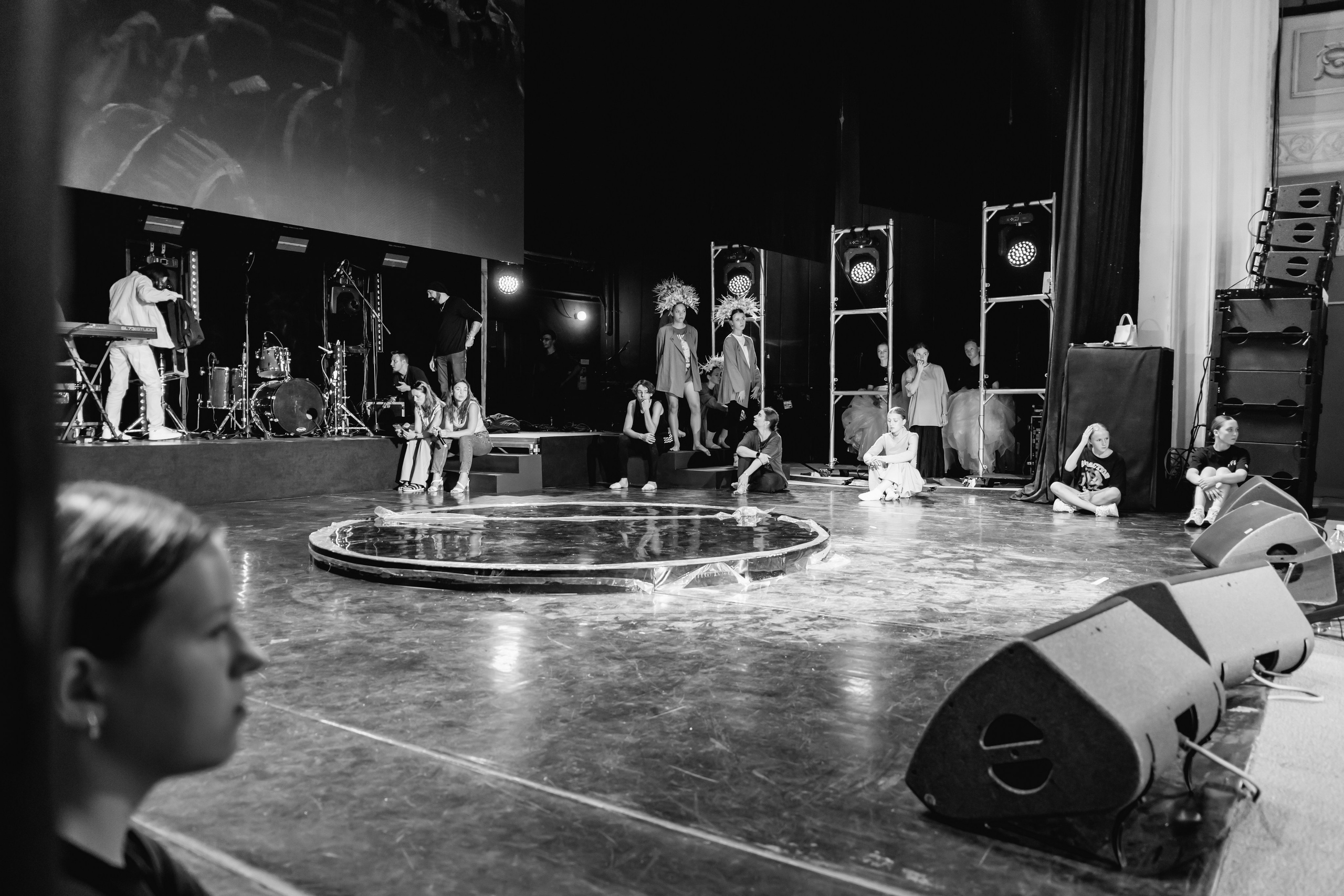 Backstage. Занимаюсь профессиональной фотографией и живу рядом с Байкалом. Работаю в разных жанрах