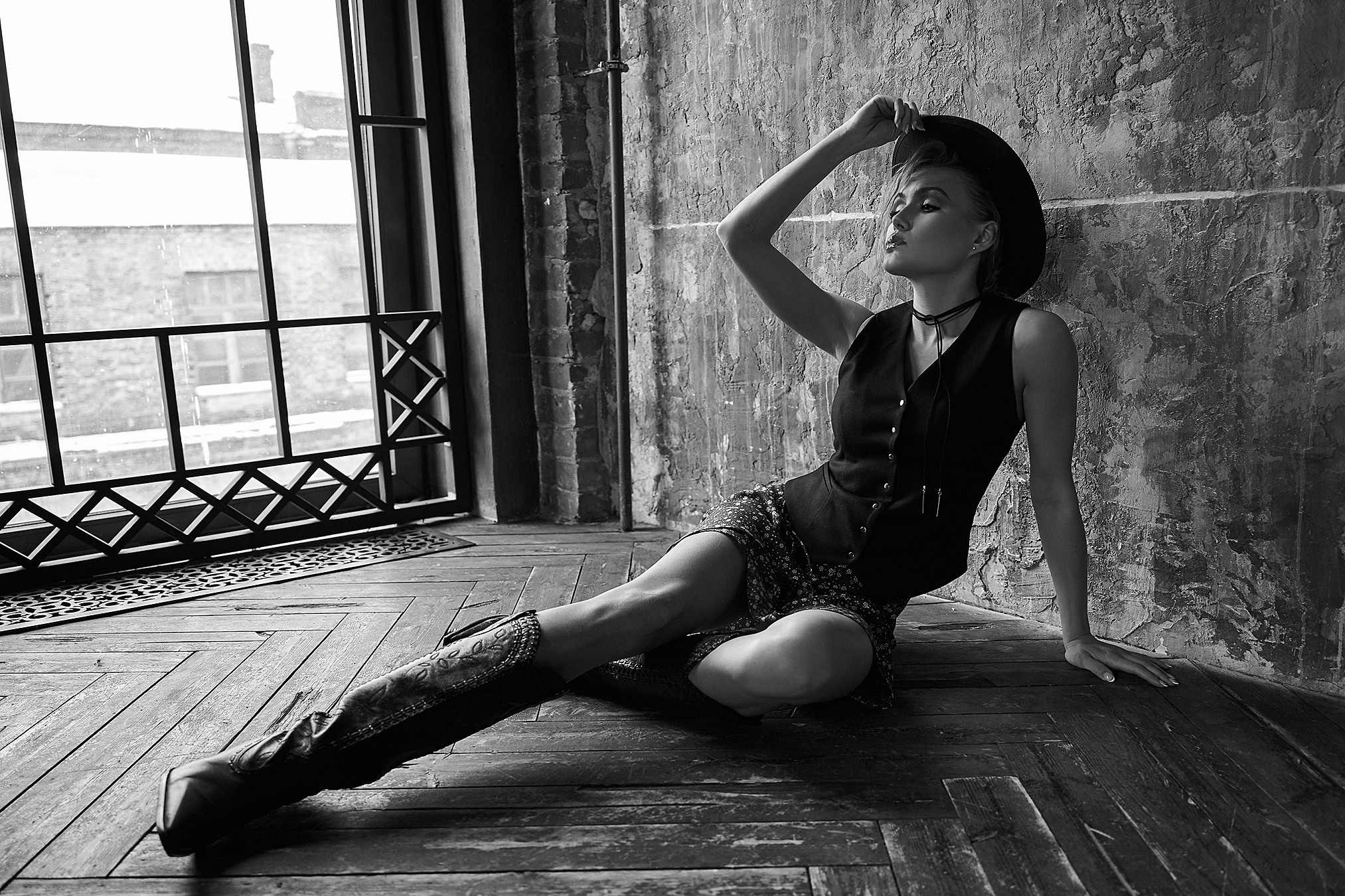 Женский портрет в ковбойском стиле с естественным светом