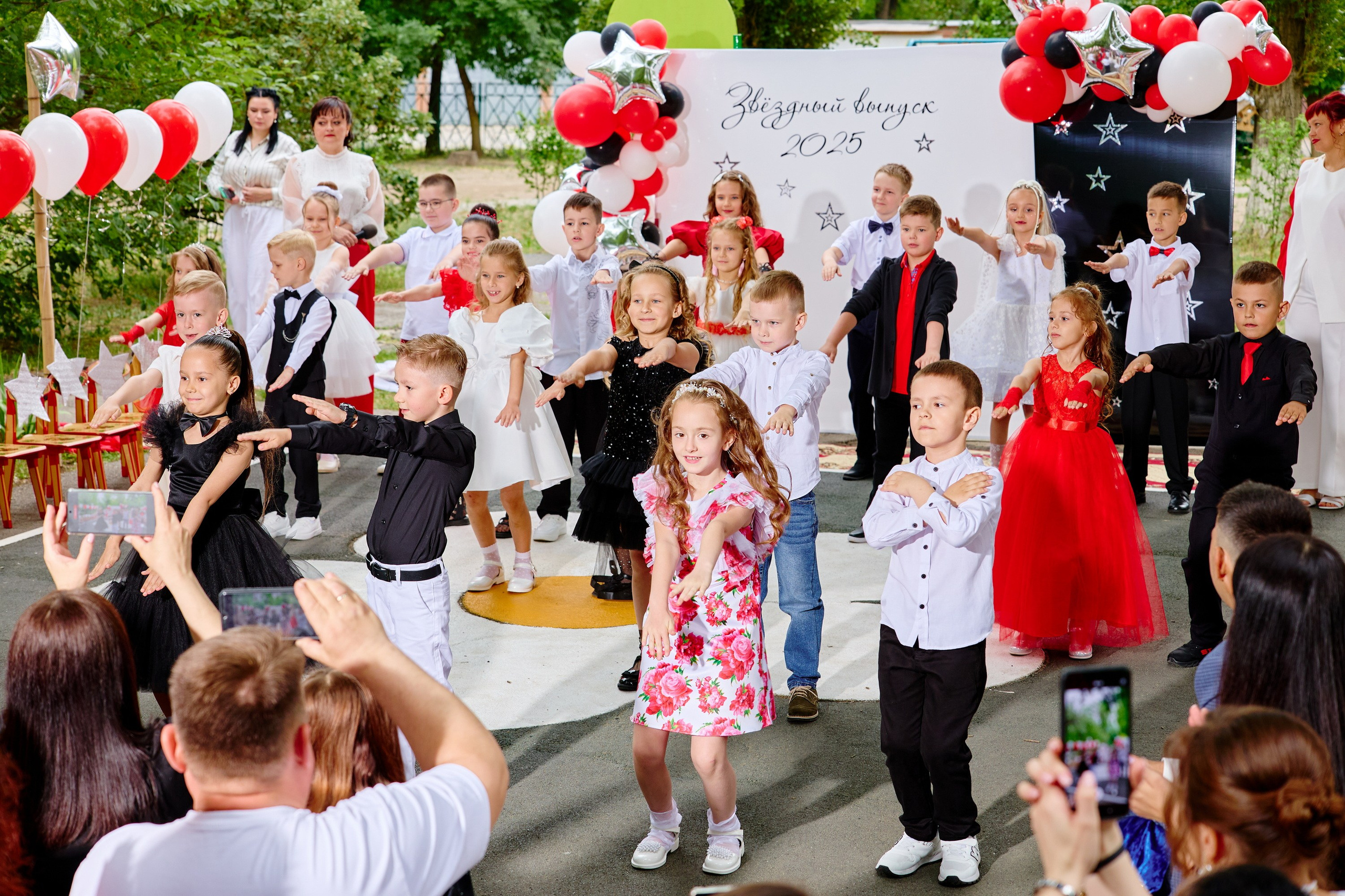Выпускной 45 сад. Фотограф Выпускные альбомы Таганрог Сергей Коробченко