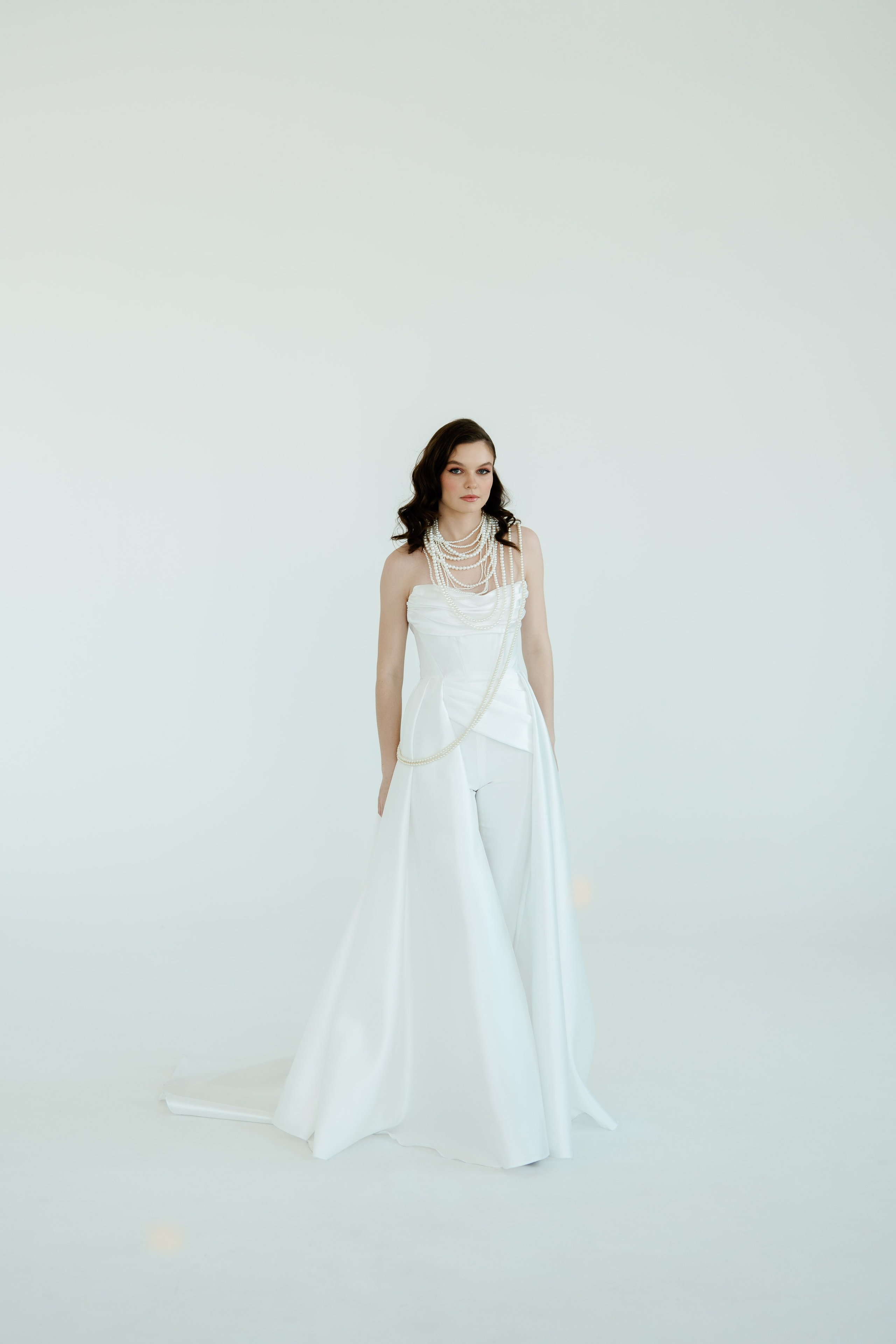 Фотосъёмка свадебных платьев в студии для контента. Портреты студия Москва. Модельные тесты. Lovestory студия в Москве. Женсий фотограф