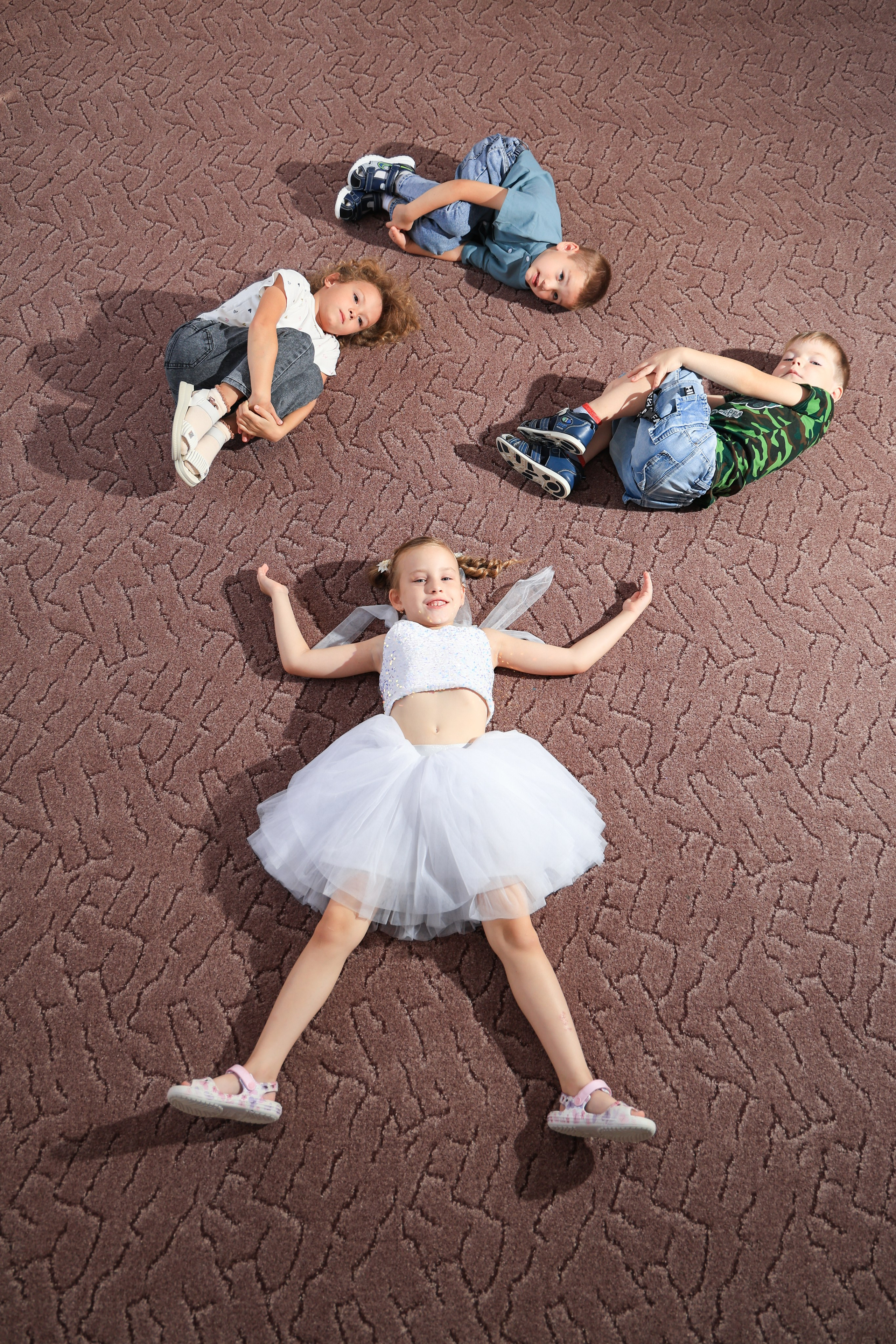 Выпускные съемки «Детский сад» Групповые фото. «ФотоЛерия» ФОТОГРАФ ВЫПУСКНЫЕ АЛЬБОМЫ