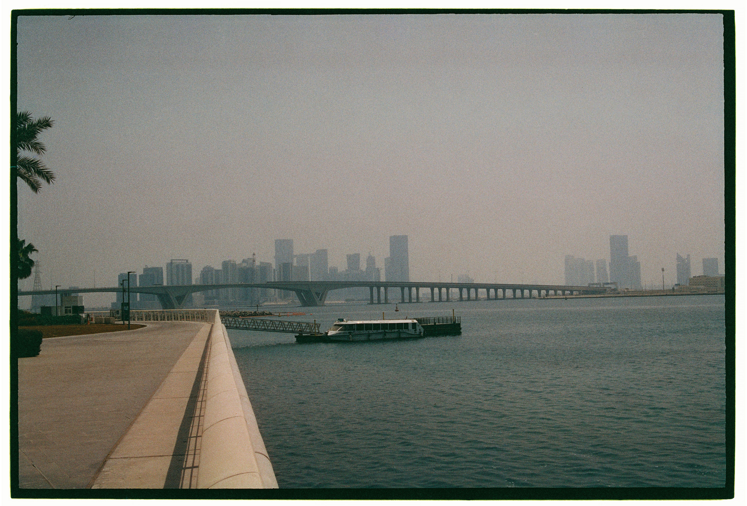 UAE. ANNA — PHOTOGRAPHER