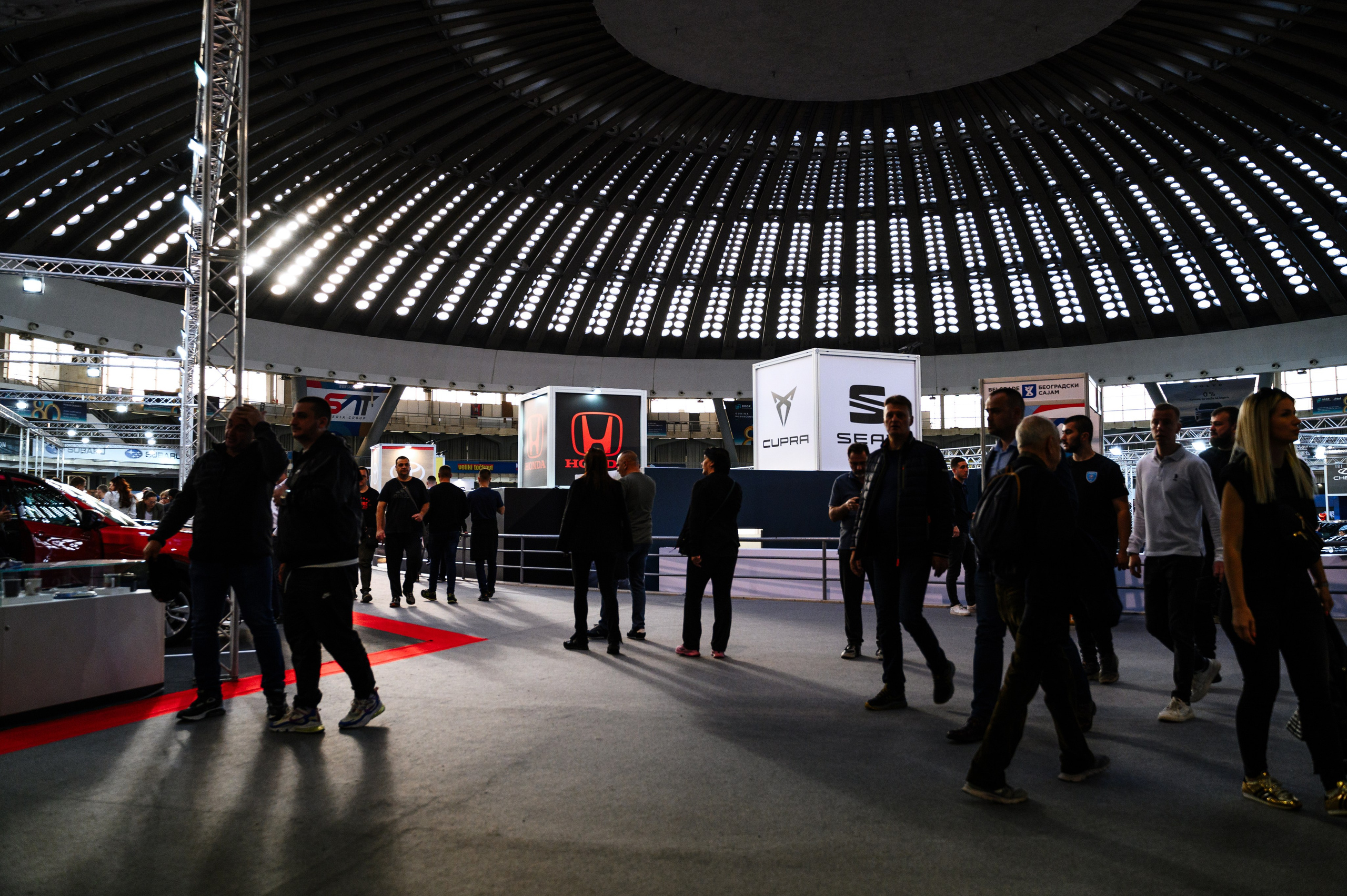56-й Международный автосалон в Белграде. Елена Чеснокова спортивный фотограф во Владимире и Белграде