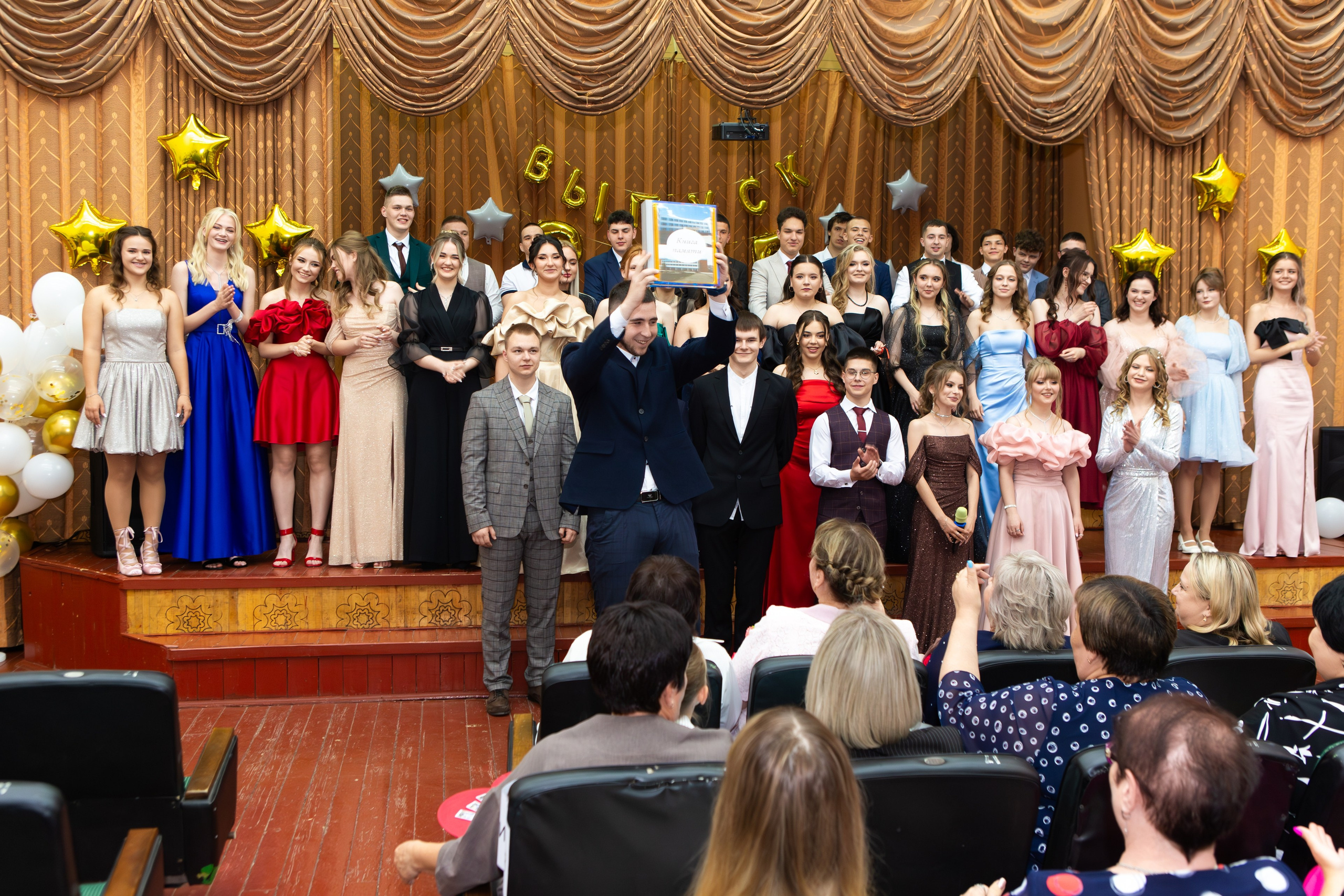 ВРУЧЕНИЕ ДИПЛОМОВ 2025 9 ШКОЛА Г.МЦЕНСК. Профессиональный фотограф в Мценске и Орловской области