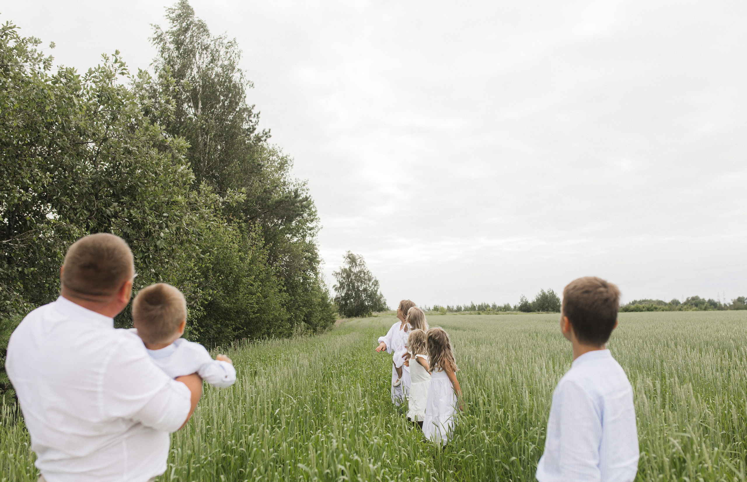 Маша и Миша и их веселая компания (пикник в поле). Семейный и свадебный фотограф в Екатеринбурге Орлова Ирина