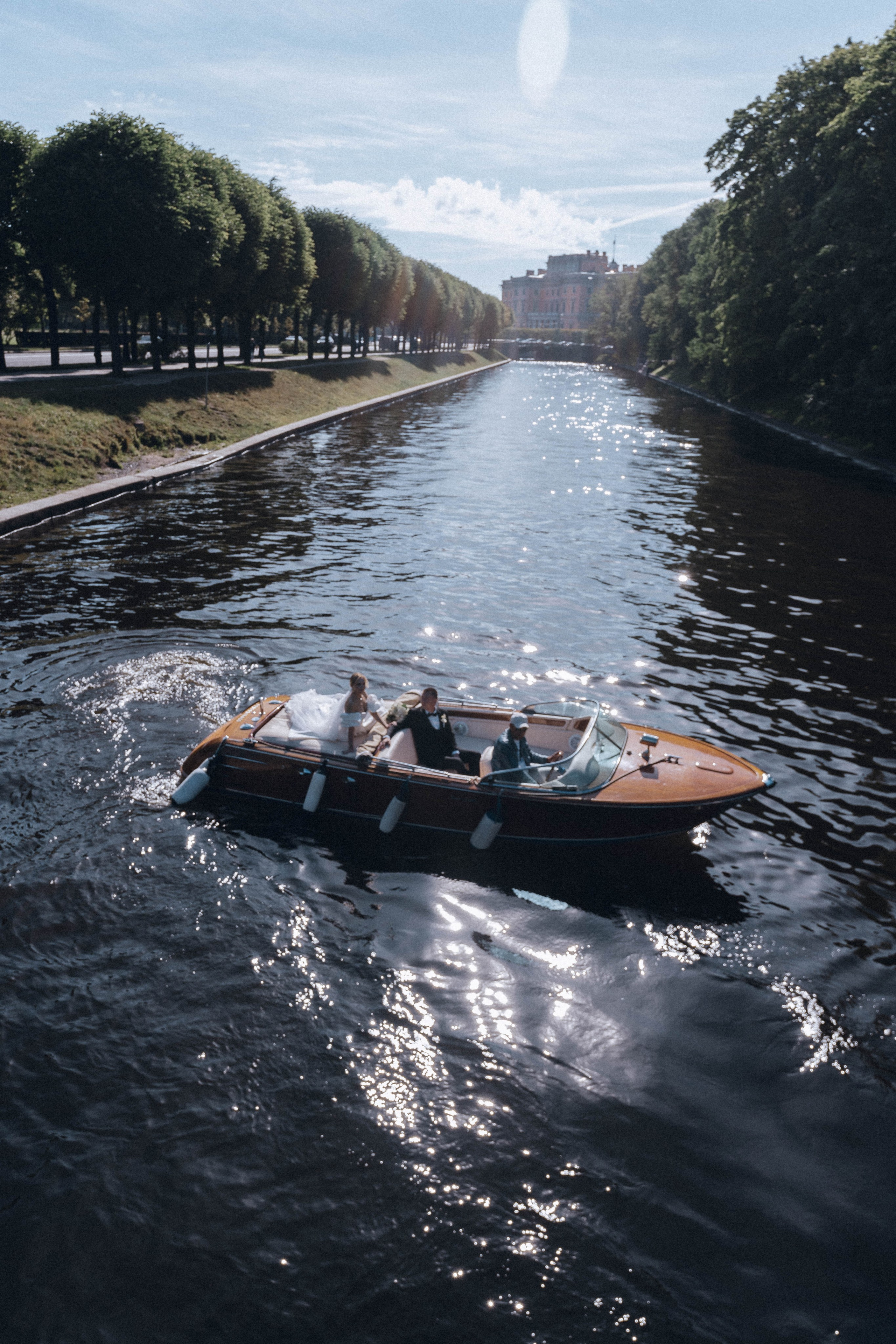 СВАДЕНБНАЯ СЬЕМКА НА КАТЕРЕ ПО КАНАЛАМ САНКТ-ПЕТЕРБУРГА И В АКВАТОРИИ НЕВЫ. Профессиональный фотограф, Санкт-Петербург — Виктория Богомолова