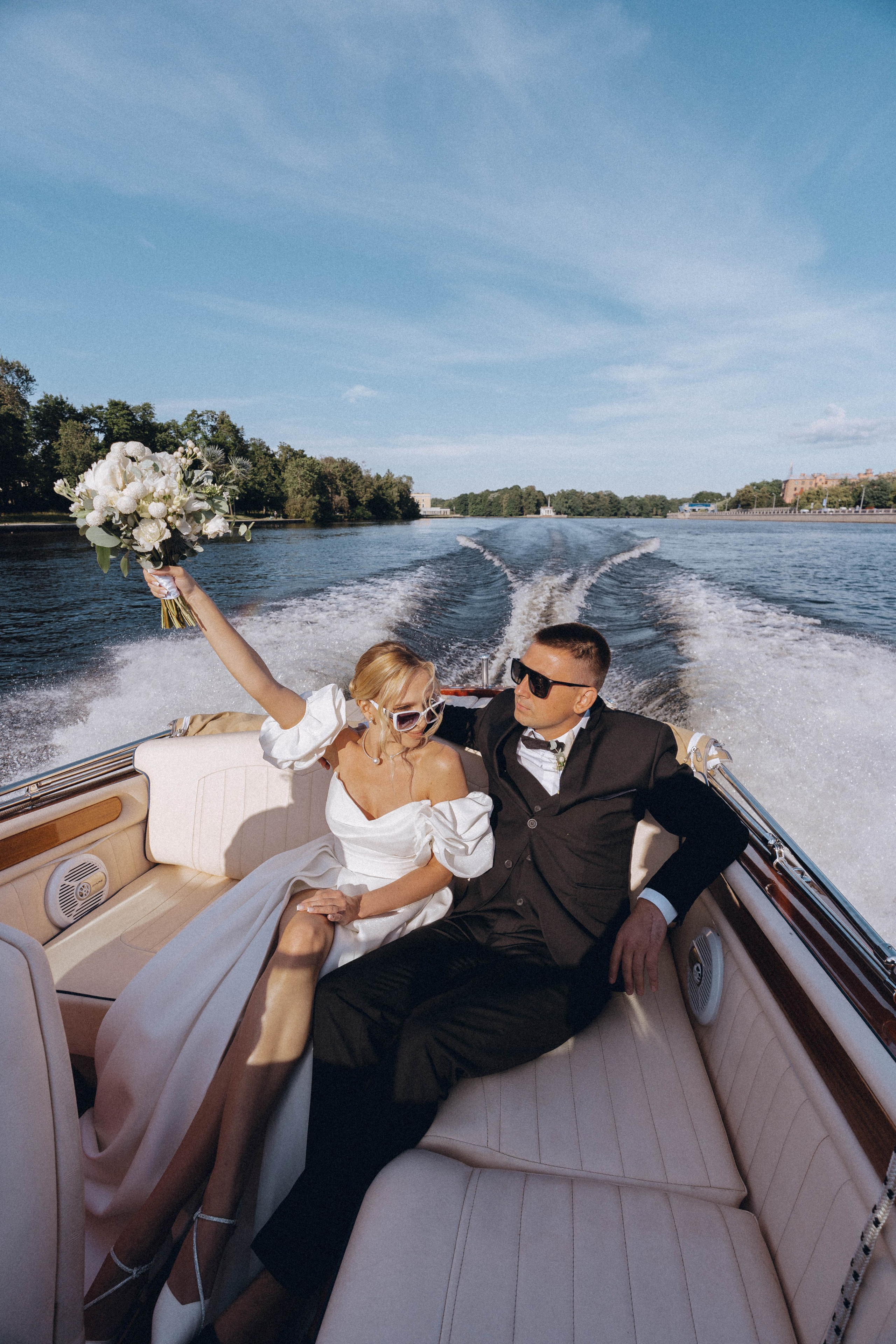 СВАДЕНБНАЯ СЬЕМКА НА КАТЕРЕ ПО КАНАЛАМ САНКТ-ПЕТЕРБУРГА И В АКВАТОРИИ НЕВЫ. Профессиональный фотограф, Санкт-Петербург — Виктория Богомолова