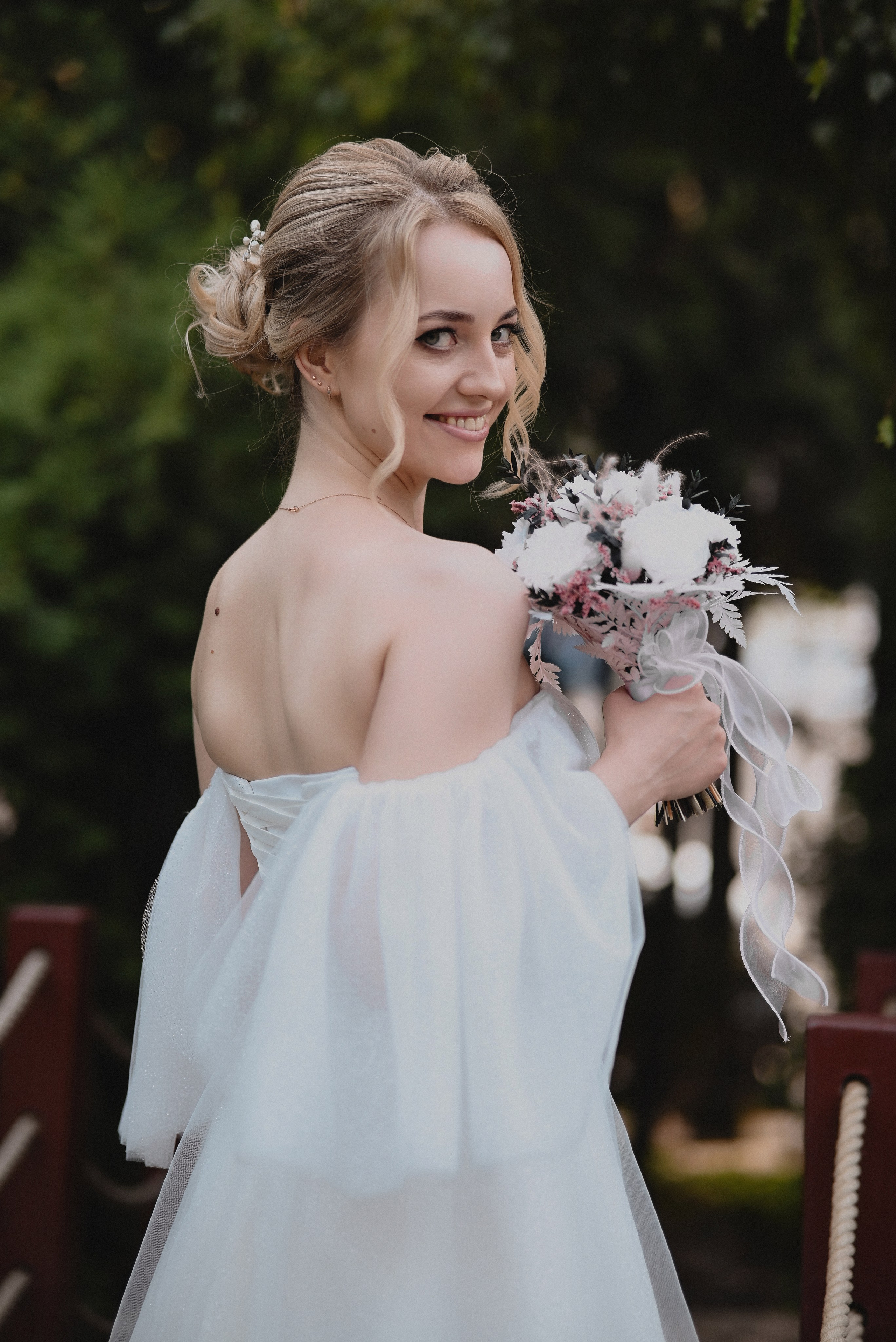 Москва — молодожёны на фоне городских огней