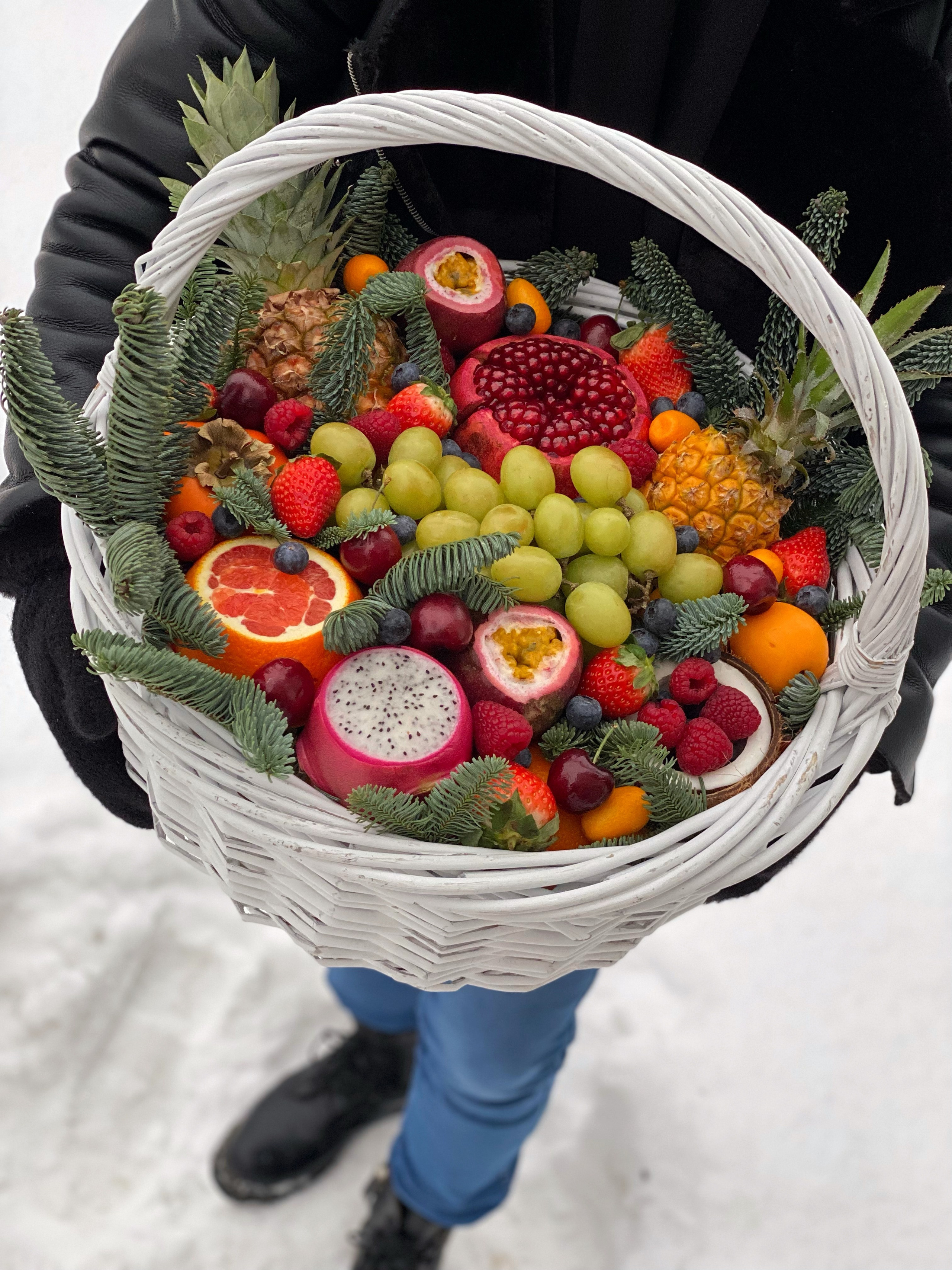 Корзины. Выездной кейтеринг, съедобные букеты, торты и сладости на заказ