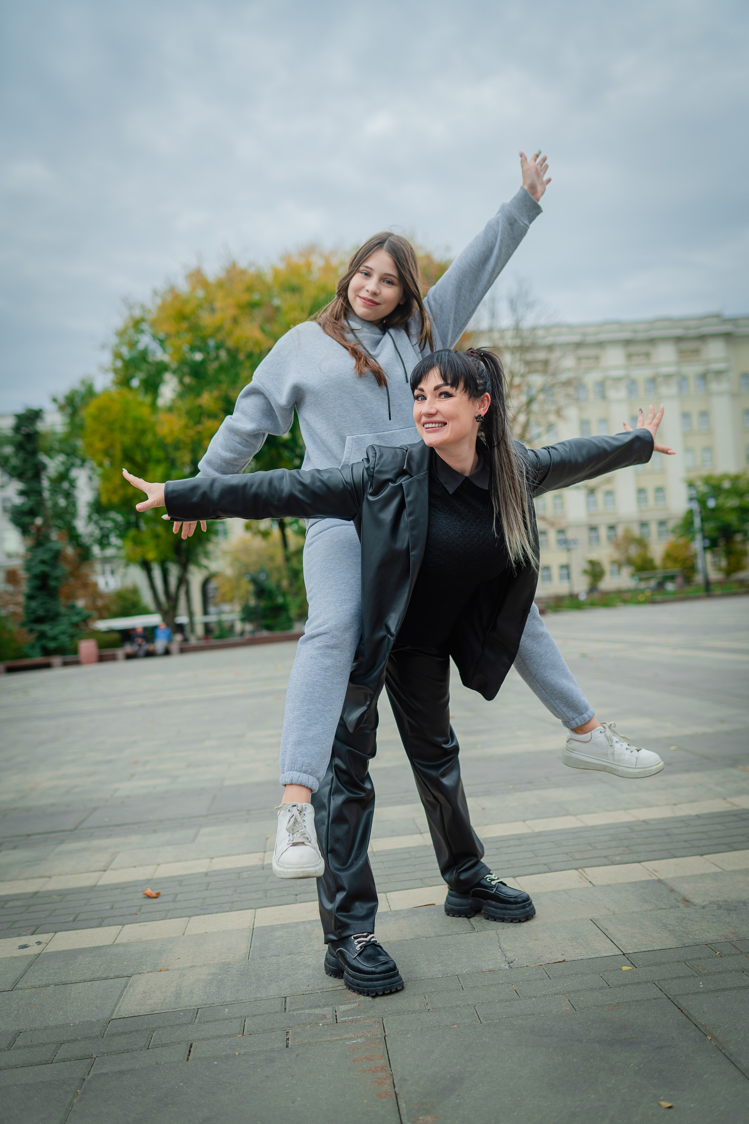 КОНТАКТЫ. Современные Выпускные Альбомы в Ростове-на-Дону