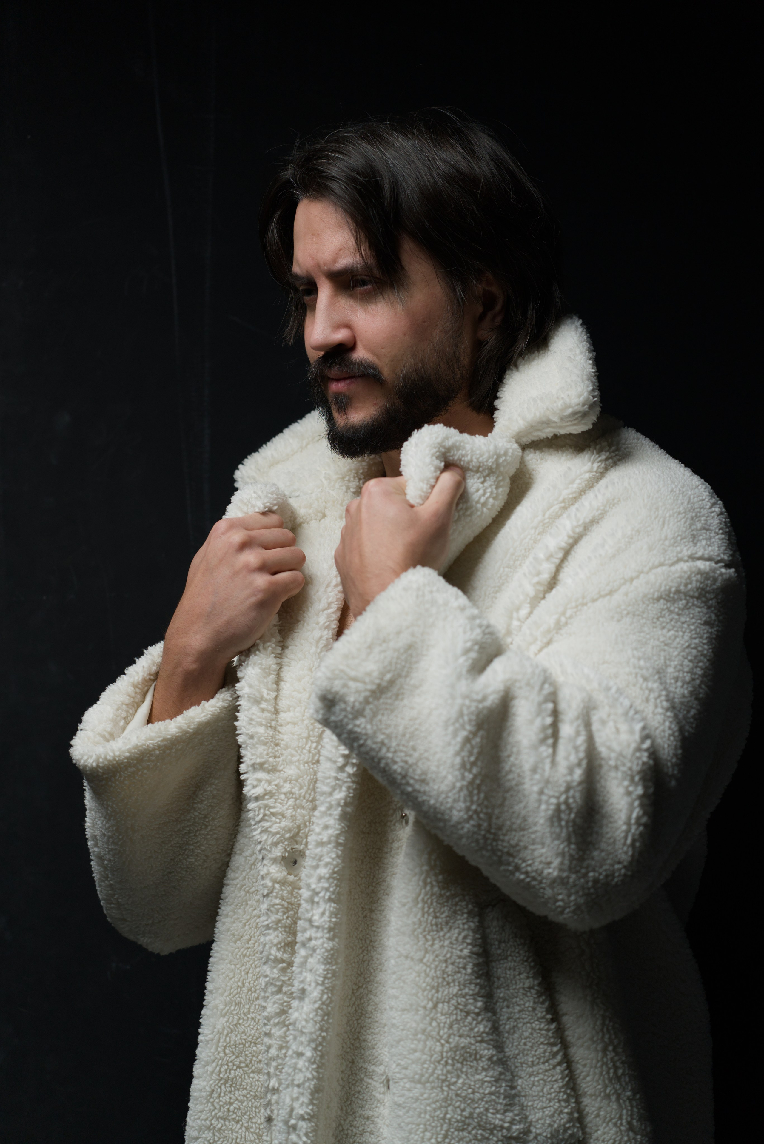 Мужской портрет в белой шубе. Мир глазами Саши Д