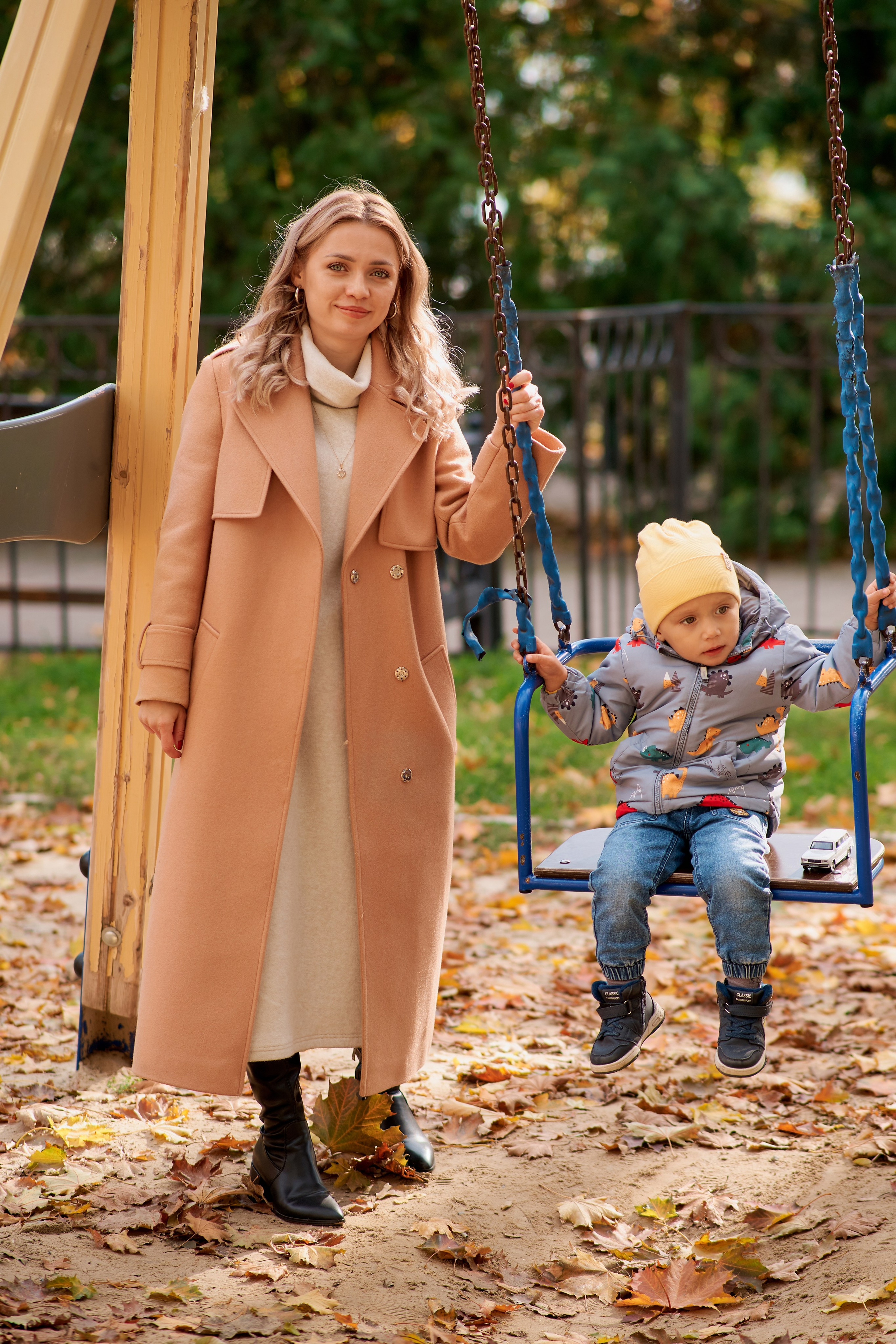 Осенняя прогулка мамы с сыном. Фотограф Таганрог Анна Трайжон