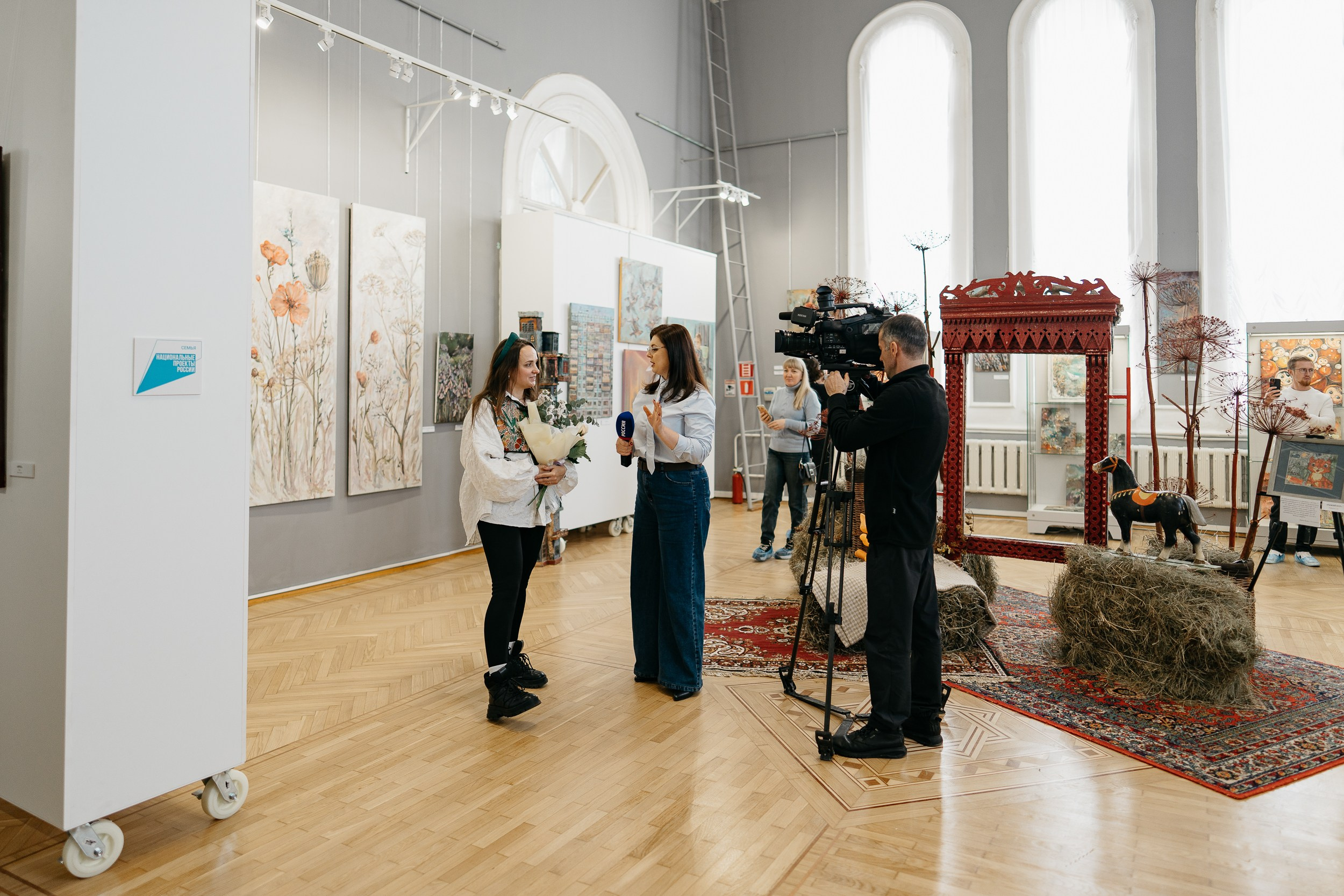 Открытие персональной выставки художника Марии Кулиной-Черкашиной «Возвращение в детство (пойдём, что покажу…)». Свадебный и репортажный фотограф Юров Дмитрий