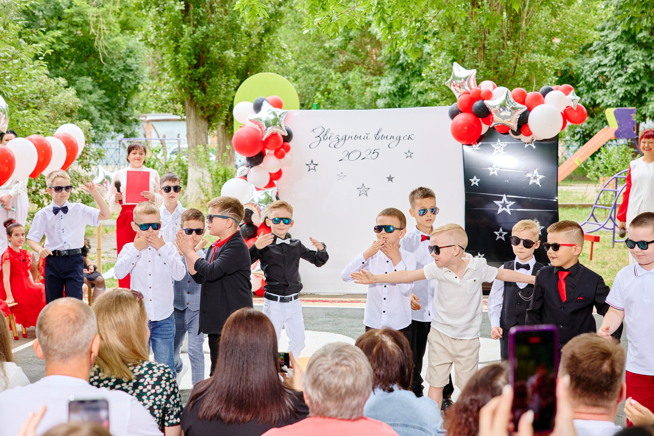 Выпускной 45 сад. Фотограф Выпускные альбомы Таганрог Сергей Коробченко
