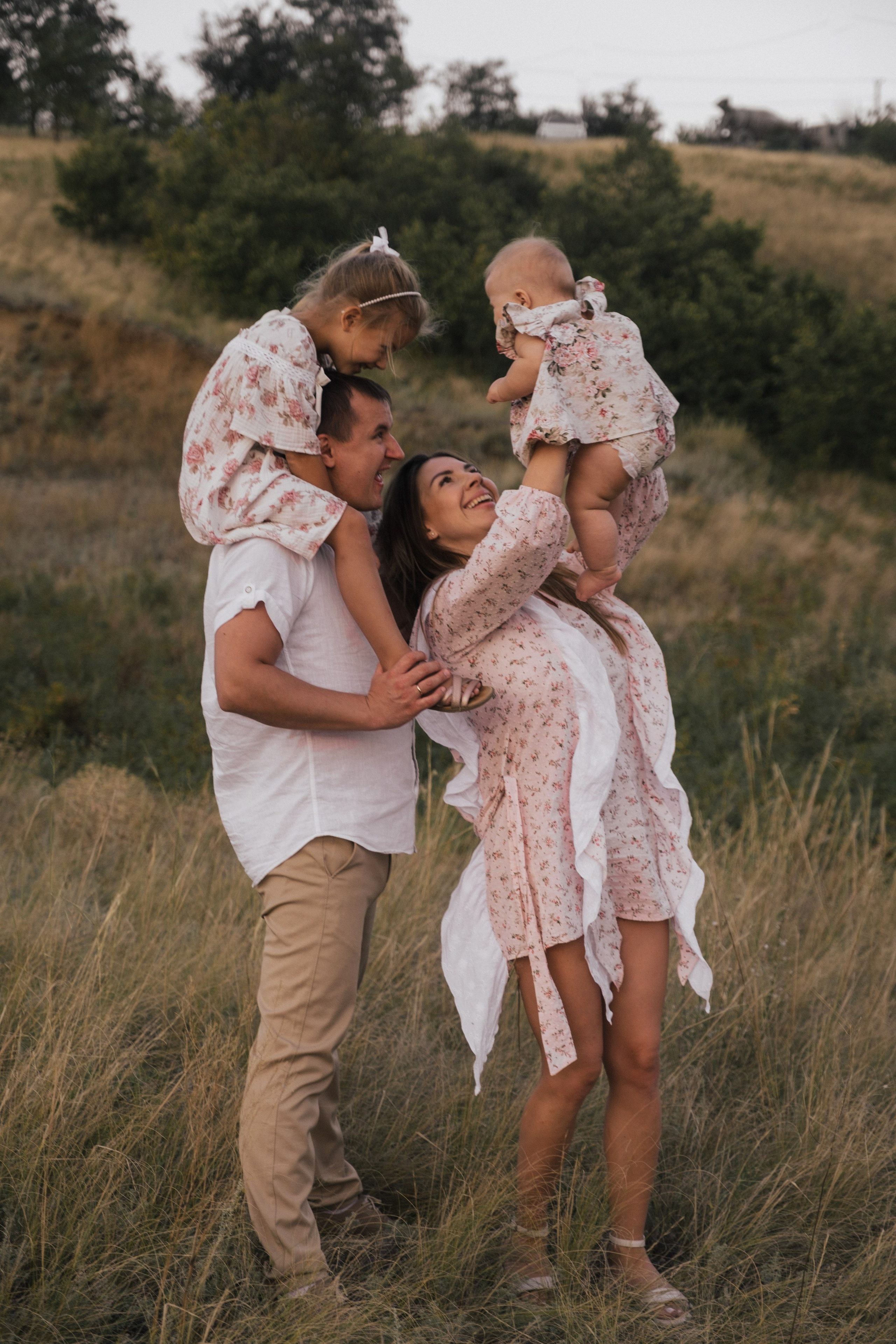 Арина, Борис, Валерия и Эмилия. Свадебный и семейный фотограф в Волгограде