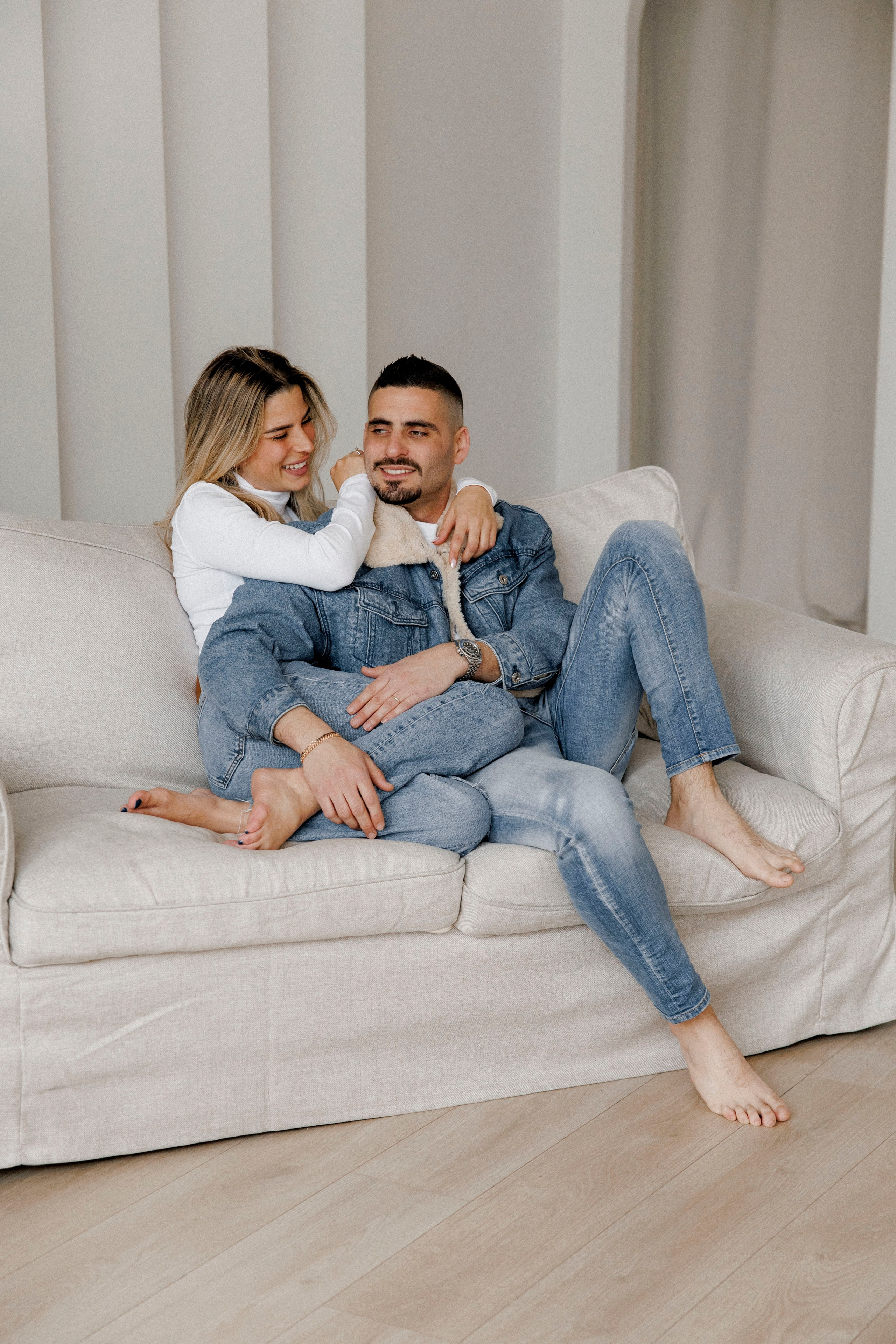 Family photoshoot in White Studio. Wedding and family photographer