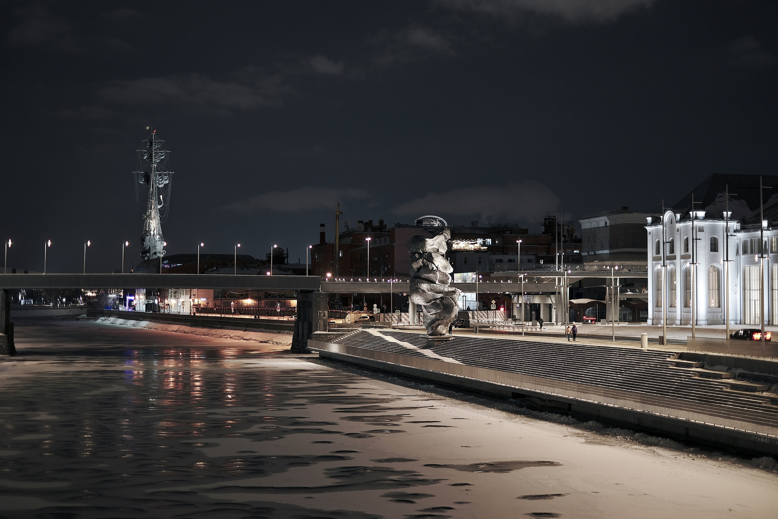 Дом культуры ГЭС-2. Авто и мотоспорт — фотограф Антон Медведев iCoguar