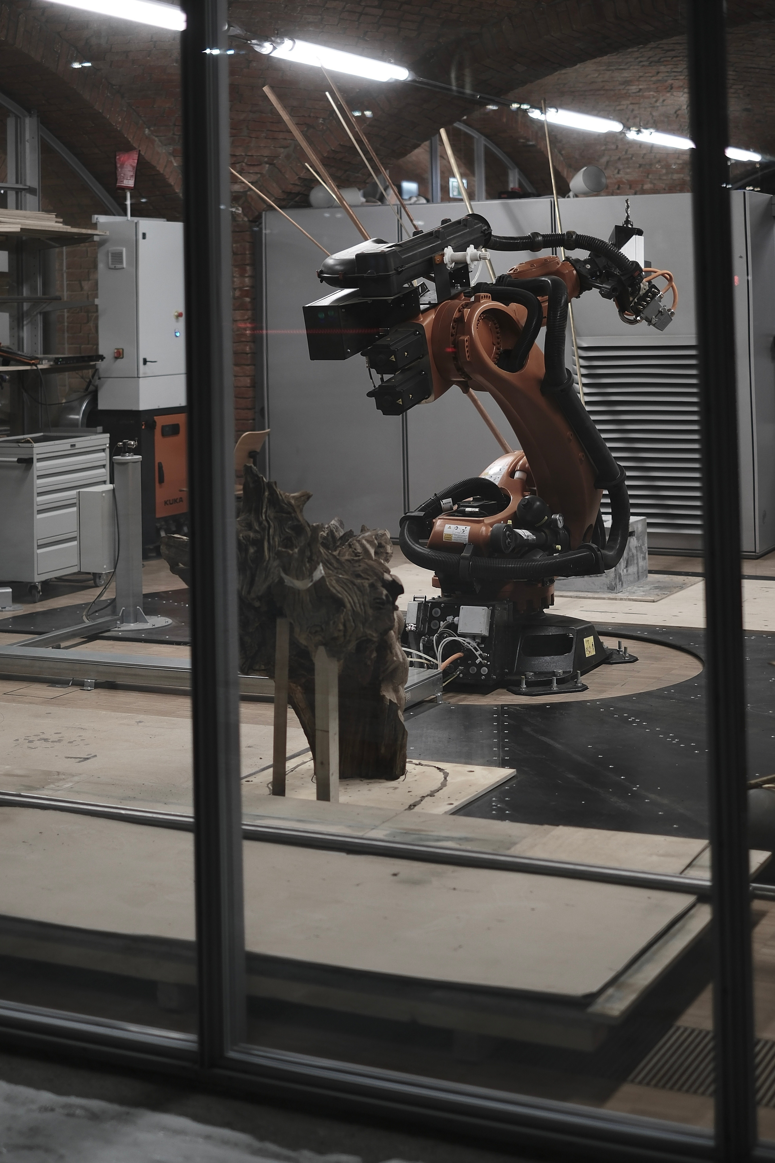 Дом культуры ГЭС-2. Авто и мотоспорт — фотограф Антон Медведев iCoguar