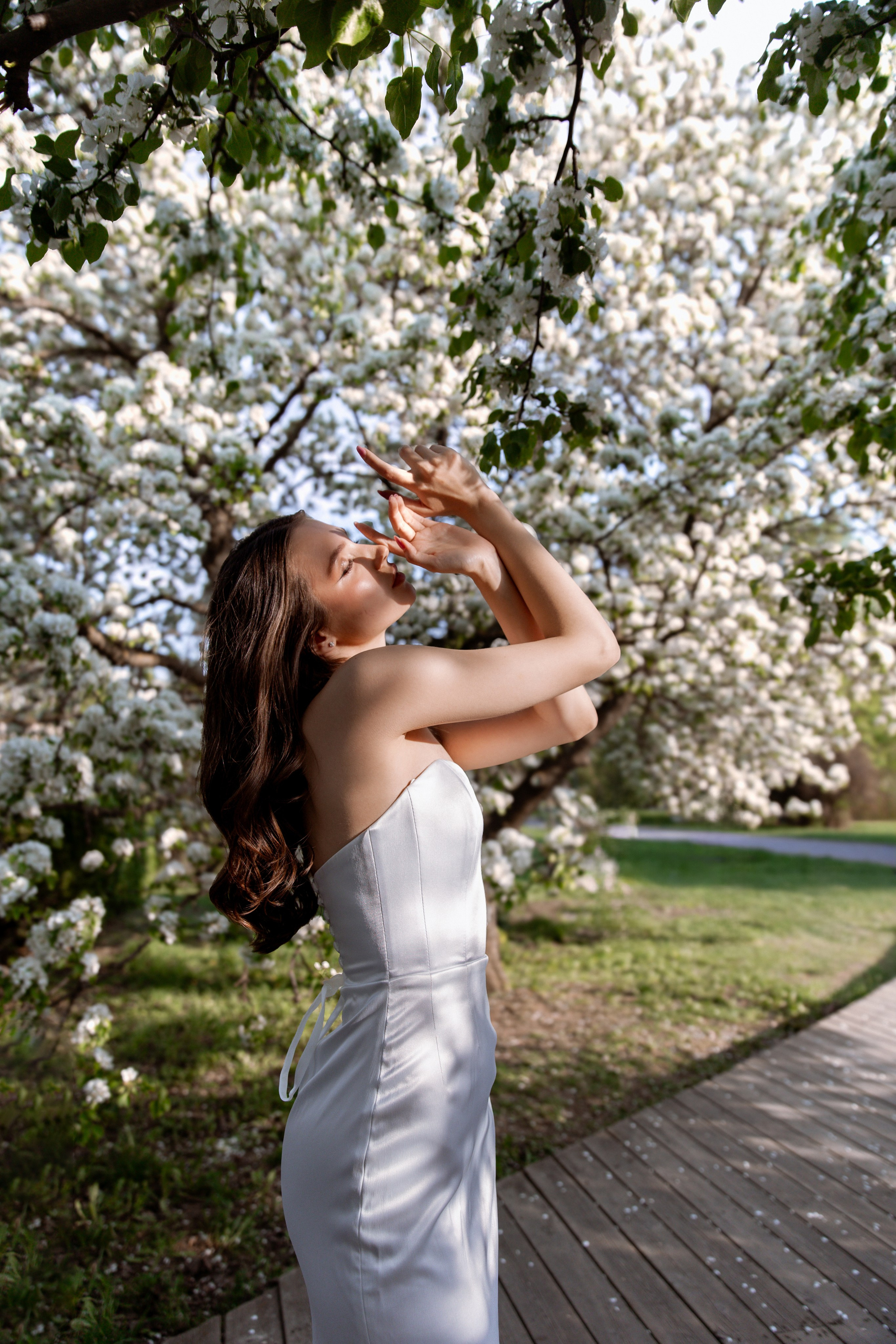 Мария в саду. Свадебный и семейный фотограф Москва и Московская область