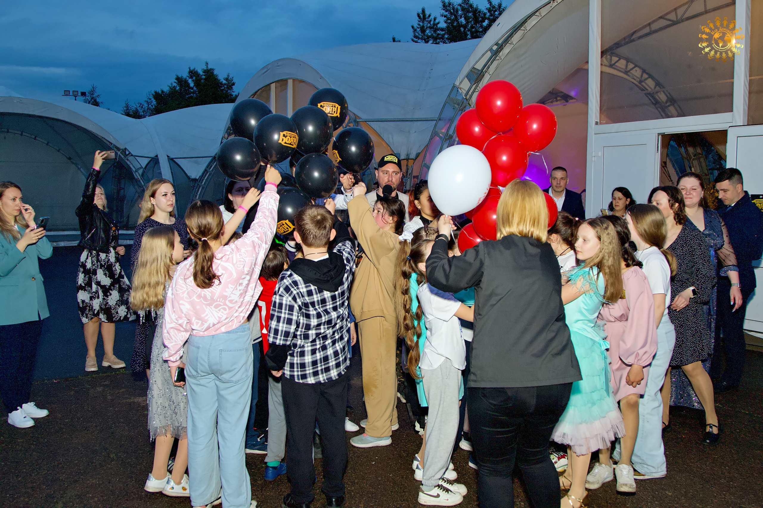 Выпускной 2023 (Школа 1195, 4-й класс). Репортажная съемка в Москве и области. Анималистика
