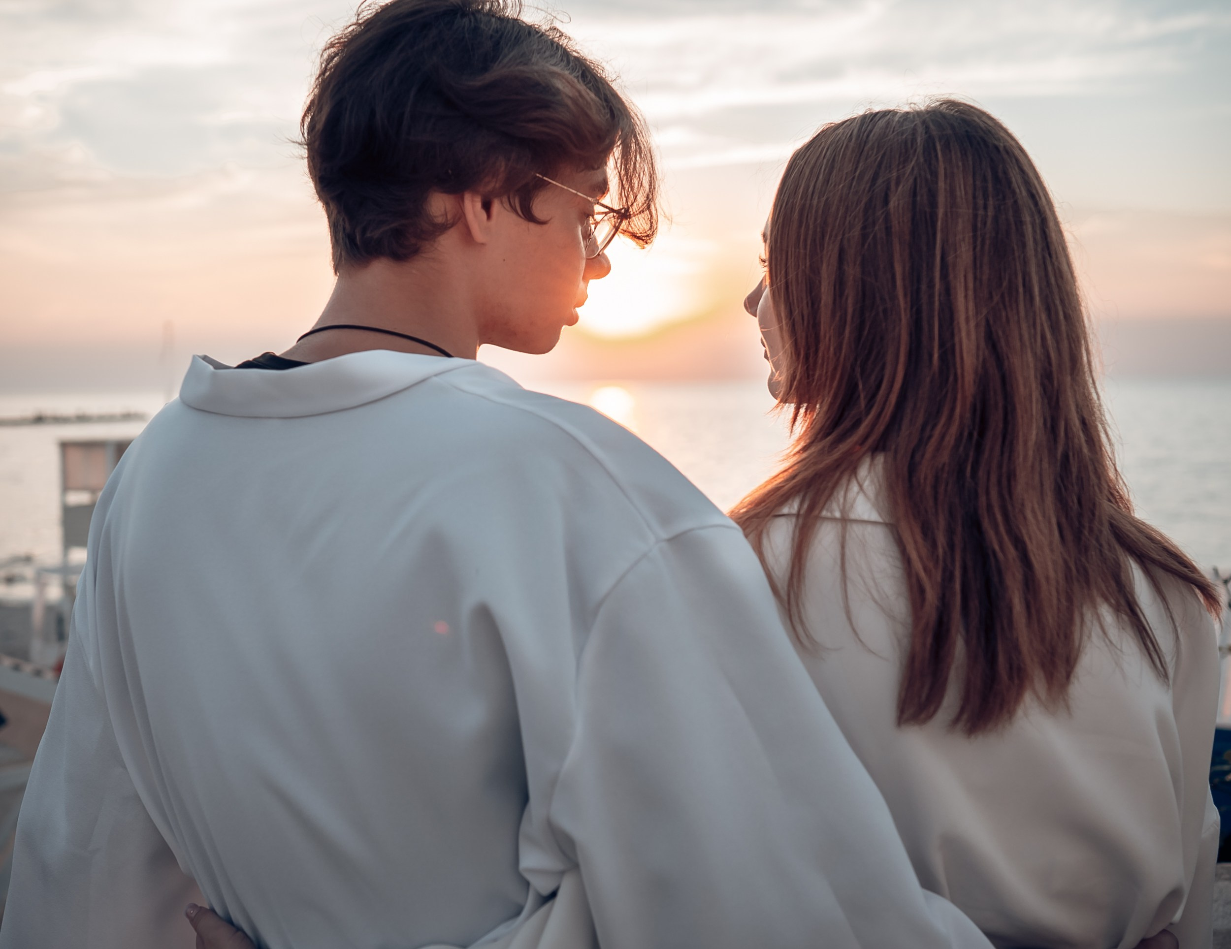 Романтическая фотоистория на закате пляжа Аквамарин. Церковный фотограф Севастополь