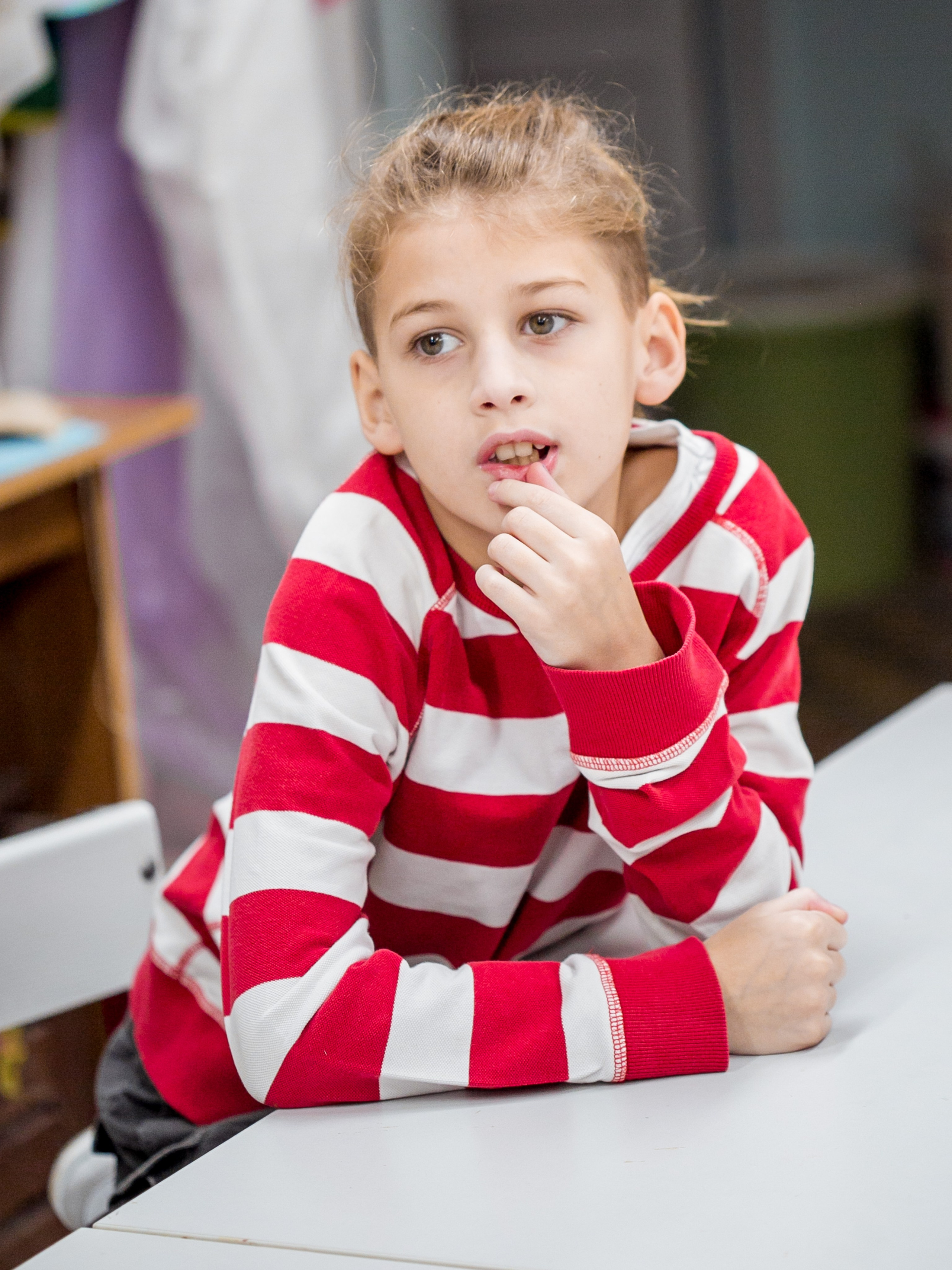 Школьники делают поделки к Новому году. Репортажный фотограф Борис Геер