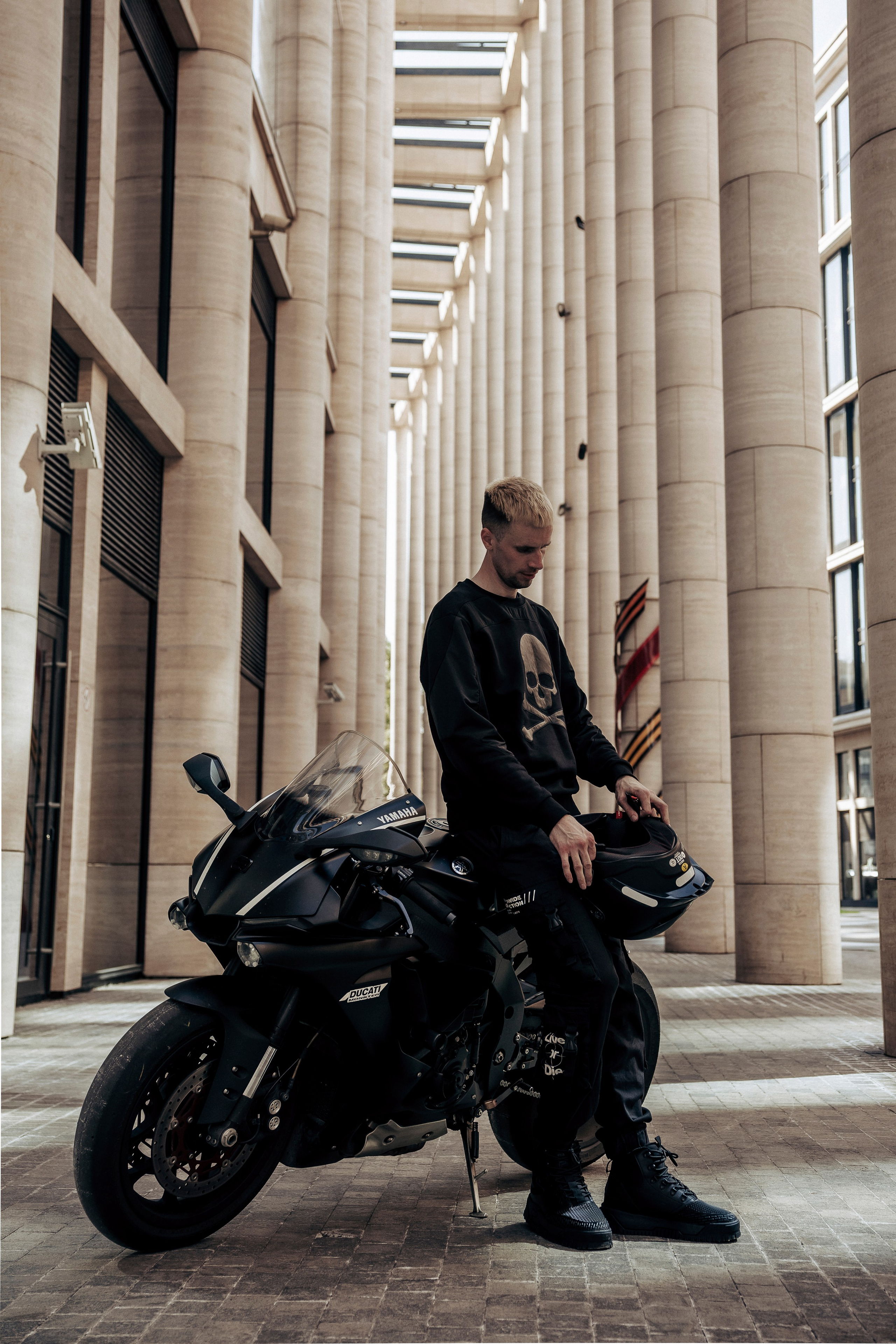 Мужская фотосессия в пространстве G47, на мотоцикле в Невской ратуше и в фотостудии «Art Place». Профессиональный фотограф в Санкт-Петербурге Александр Волосенцев