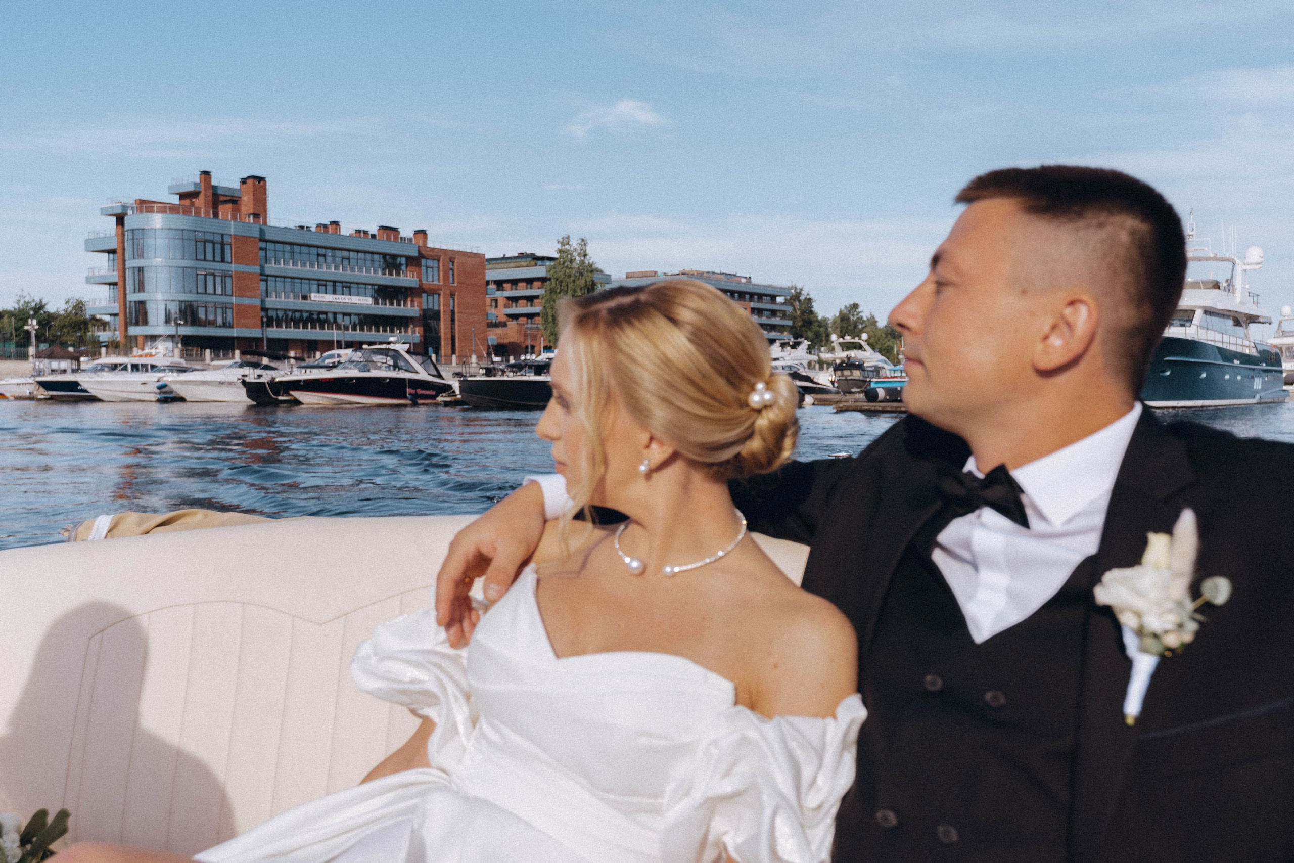 СВАДЕНБНАЯ СЬЕМКА НА КАТЕРЕ ПО КАНАЛАМ САНКТ-ПЕТЕРБУРГА И В АКВАТОРИИ НЕВЫ. Профессиональный фотограф, Санкт-Петербург — Виктория Богомолова