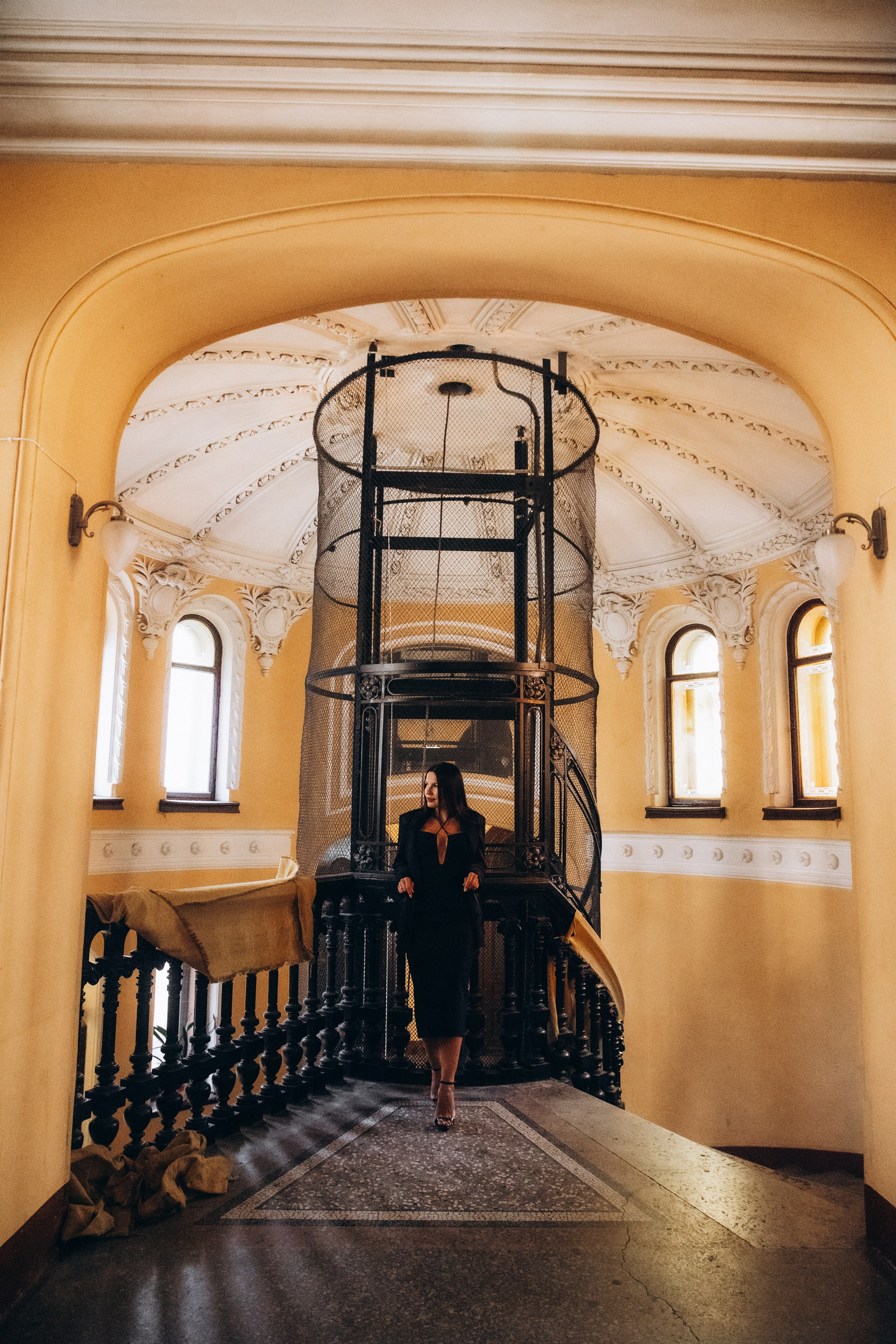 Ольга, прогулка по Фонтанке и фотосессия в парадной Ромашка. Фотограф в Санкт-Петербурге Разиля Идиятуллина