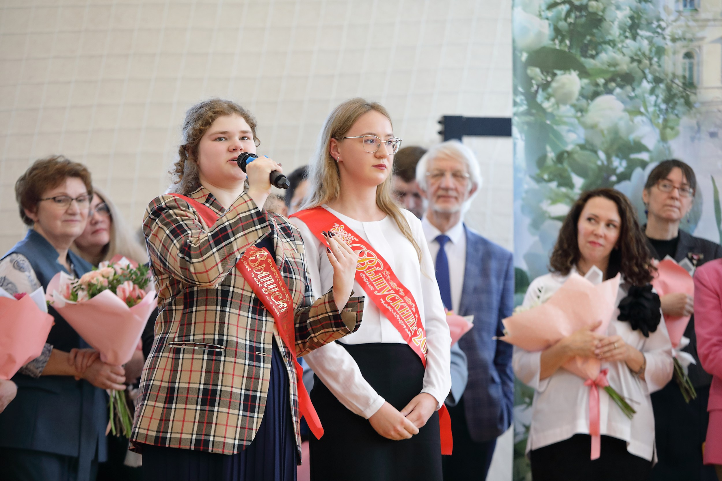 Последний звонок (линейка). Свадебный и семейный фотограф и видеограф в Екатеринбурге Полянские Тимур и Анастасия