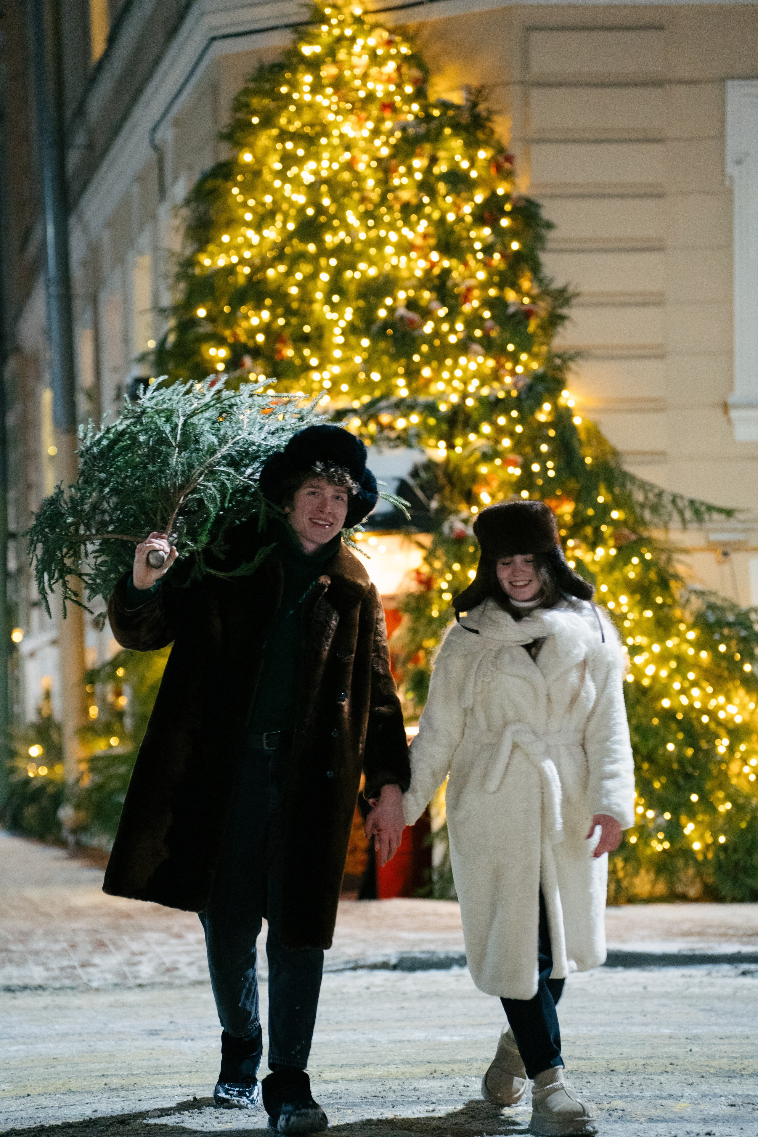 НОВОГОДНЯЯ ПРОГУЛКА ПАРЫ ПО ЧЕРНЫШЕВСКОЙ ПЕРЕД НОВЫМ ГОДОМ. Профессиональный фотограф, Санкт-Петербург — Виктория Богомолова