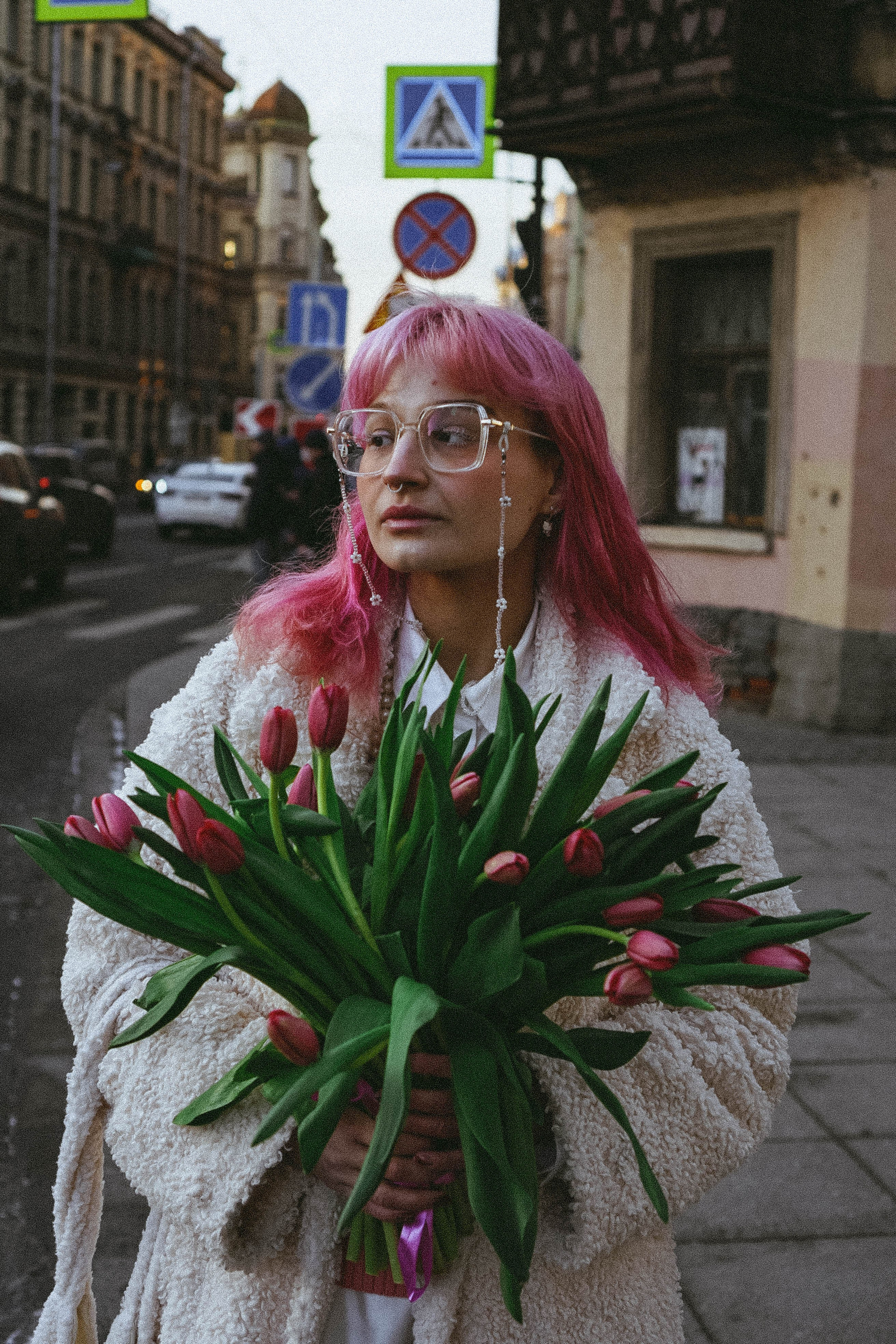 Прогулочная фотосессия с тюльпанами. Профессиональный фотограф, Санкт-Петербург — Виктория Богомолова