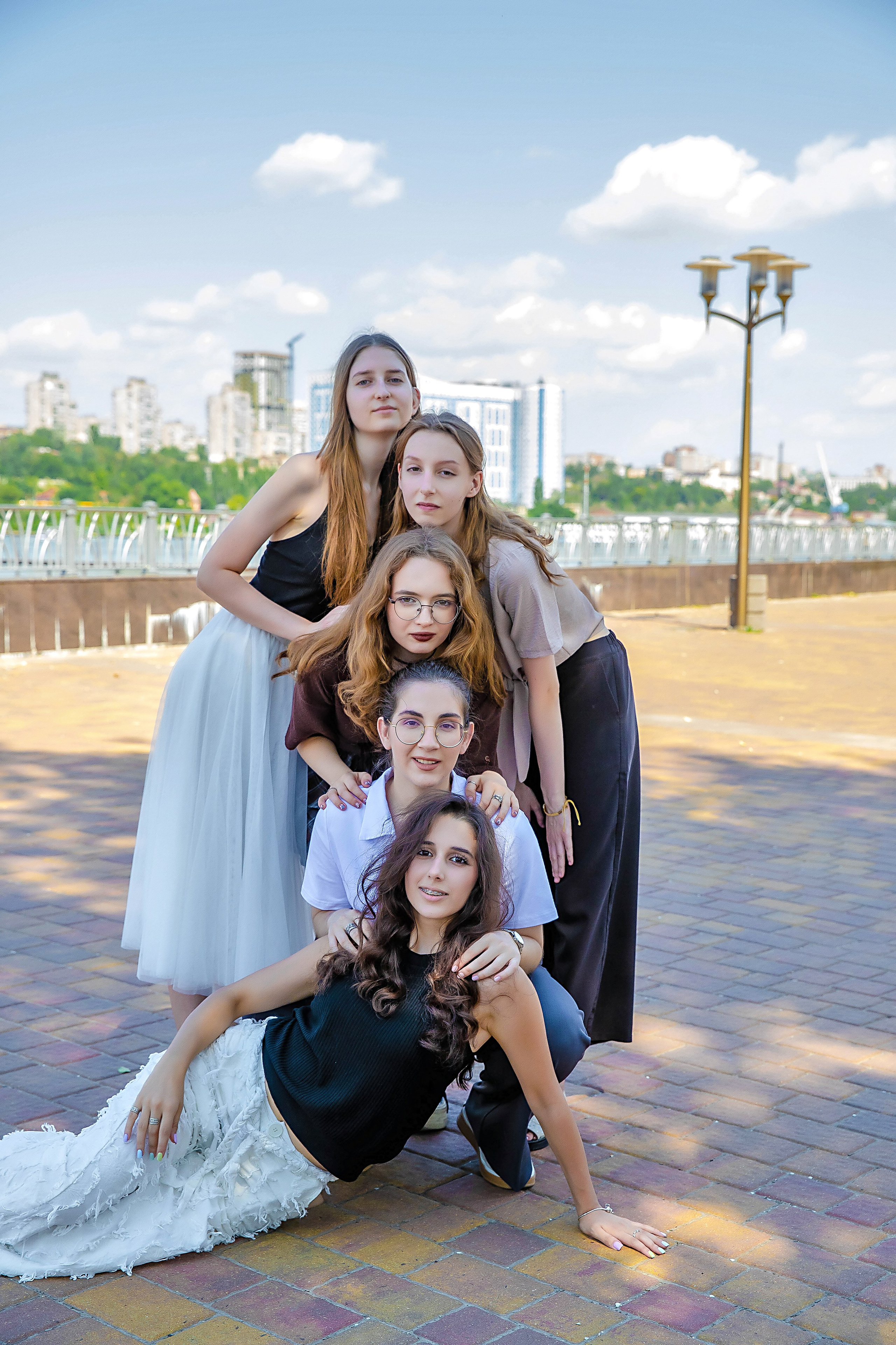 Фотосессия ШКОЛА 17 КЛАСС 11Б Выпуск 2026. Современные Выпускные Альбомы в Ростове-на-Дону
