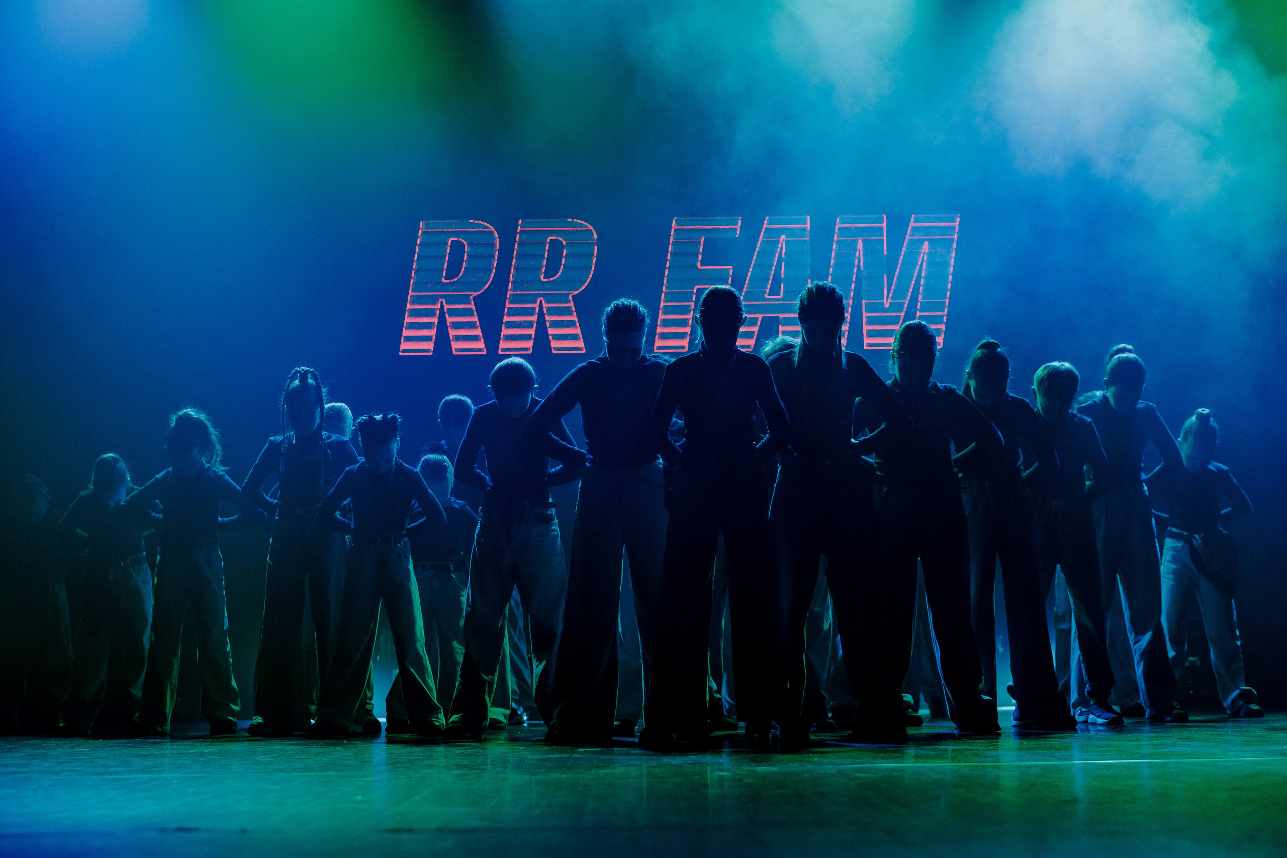 Отчётный концерт танцевальной школы «Red Rabbits» 2025. Лёшка Варзегов — фотограф