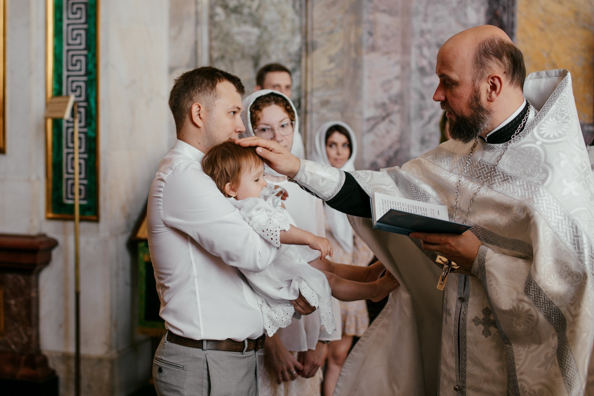 Крещение ребенка в Исаакиевском соборе СПб. Фотограф крещение венчание в Петербурге! Помогает подобрать храм и посоветовал душевного батюшку в СПб