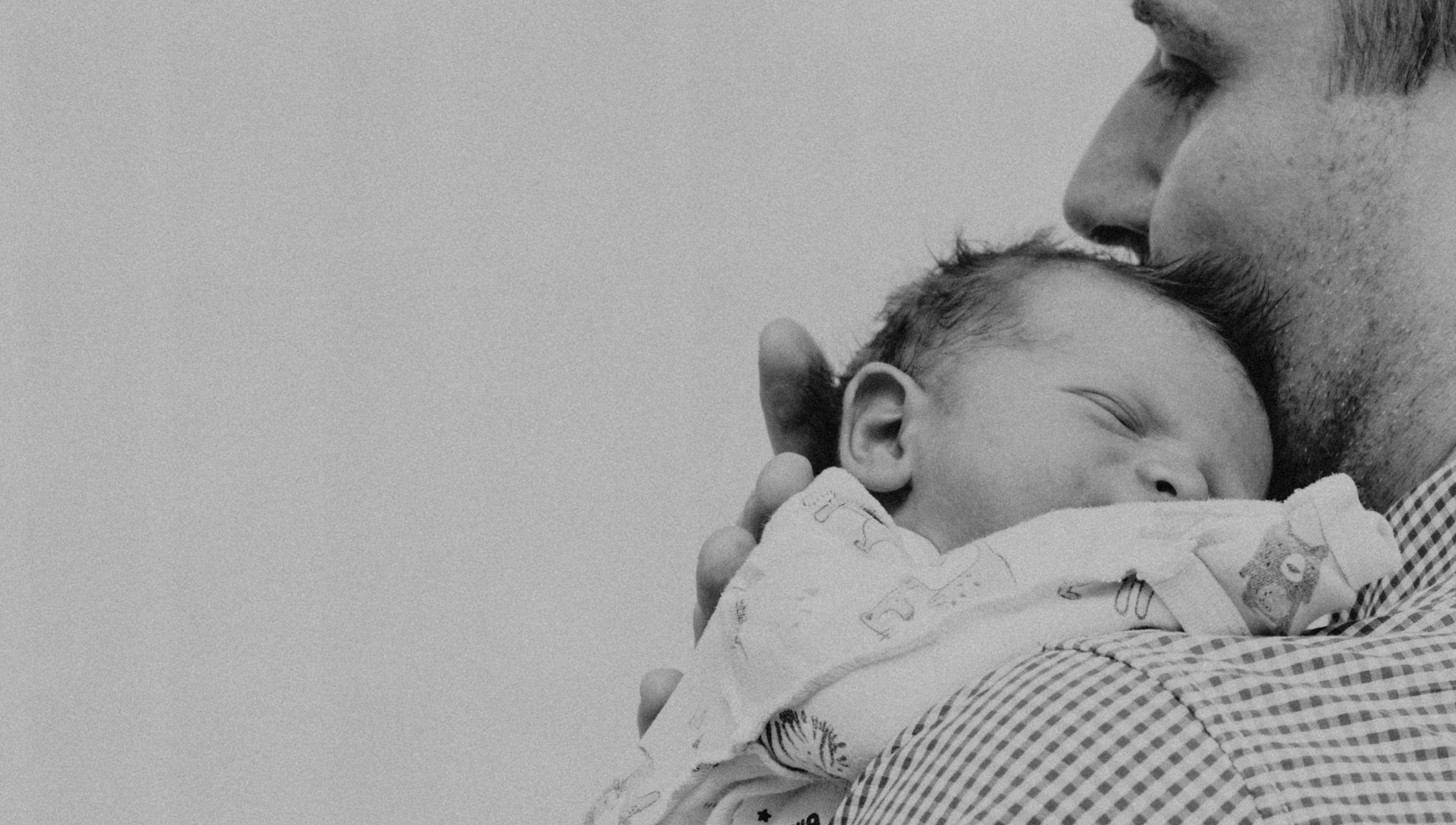 Выписка малыша. Мать и дитя на Севастопольском. Фотограф на выписку из роддома в Москве и МО