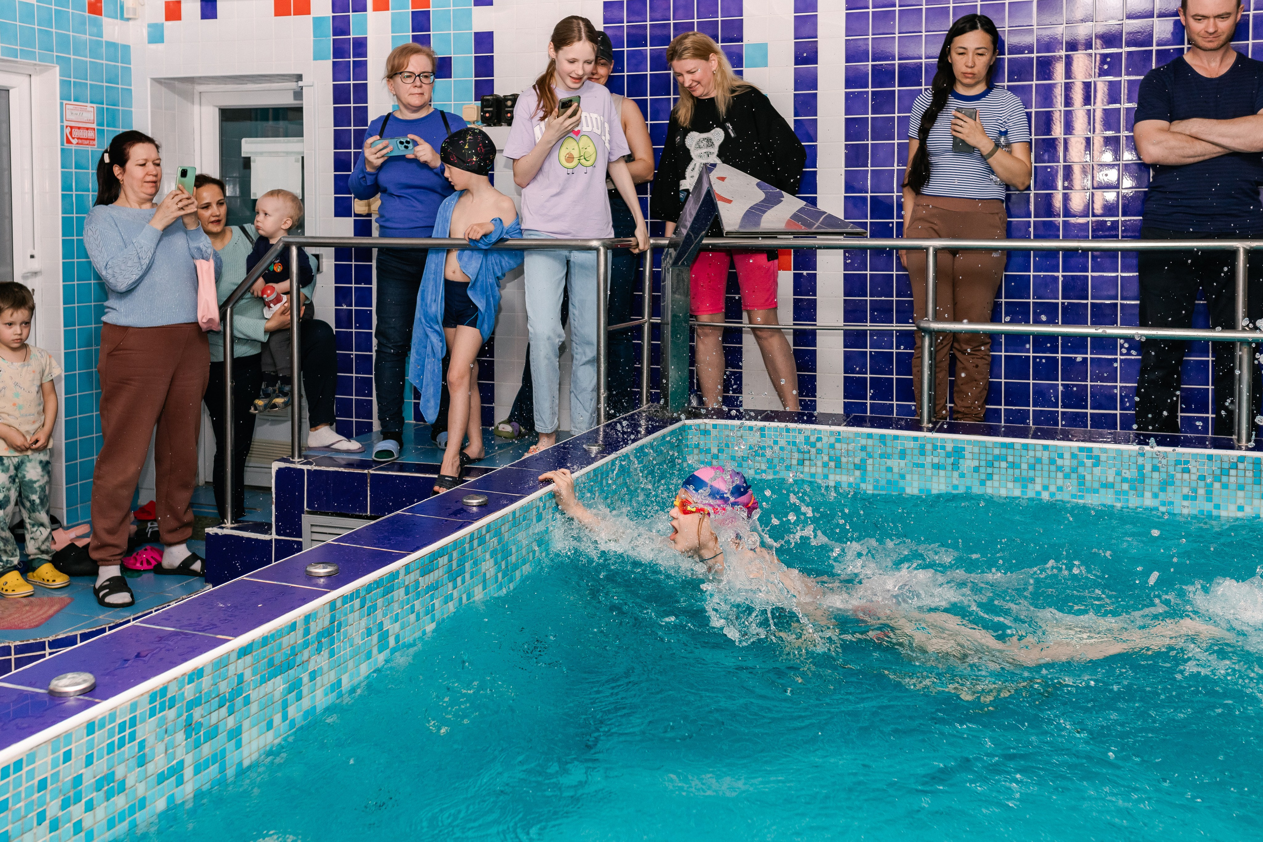 Репортажная съёмка. Дельфиньи игры. Бодибум Пермь. Фотограф Пермь. Свадьбы. Семья и дети, школа, д. сад. Фотокниги