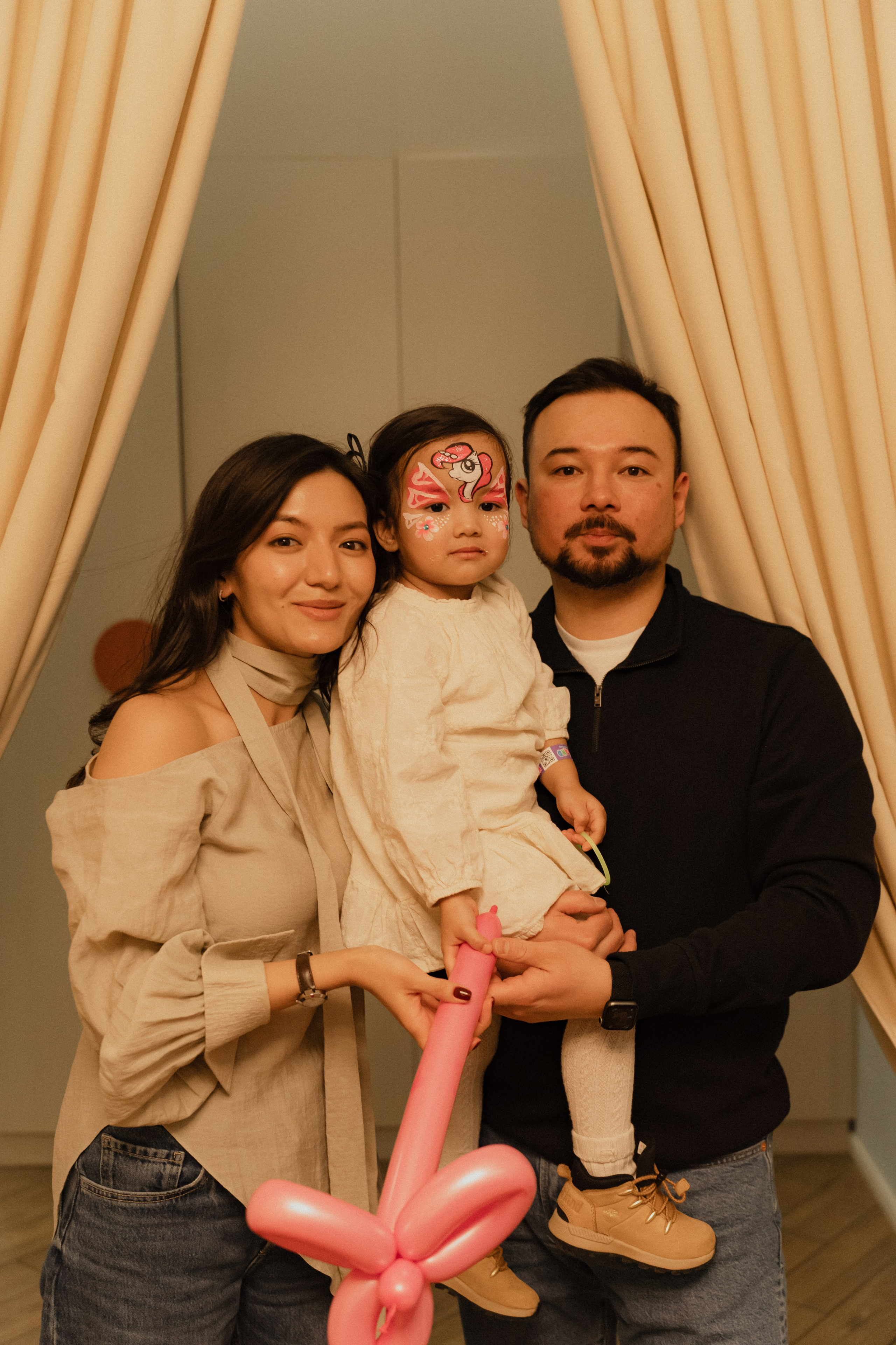 День рождения Алиши (кафе). Крис Богомазова