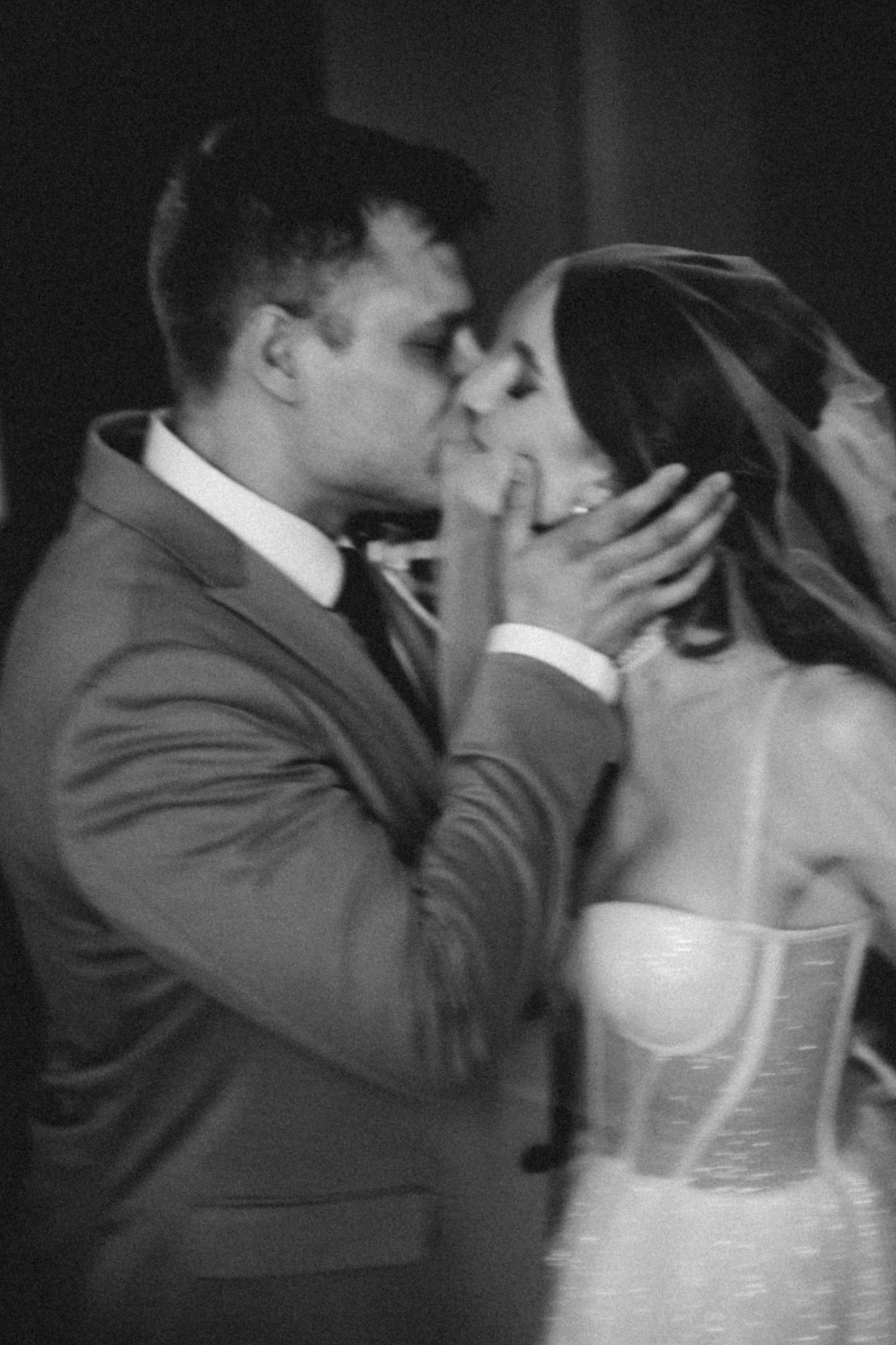 Свадебные фотографии. Фотограф в Барнауле Дарья Бутурлакина. Люби.Цени.Касайся