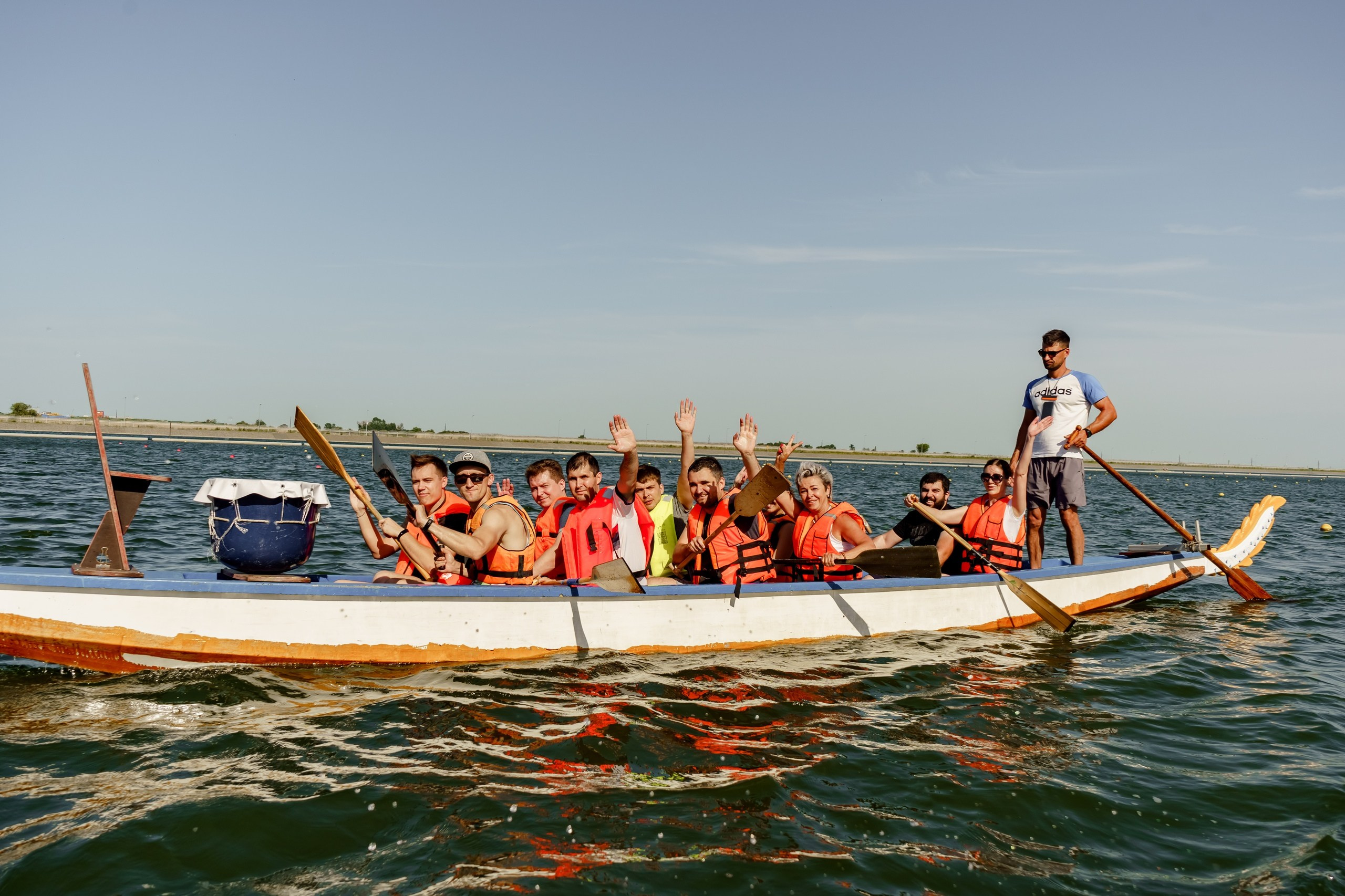 Соревнования на лодках-драконах. Студия событий ДЕЙЗИ. Организация мероприятий. Свадебное агентство в Ростове-на-Дону. Свадебный организатор. Организация свадьбы под ключ