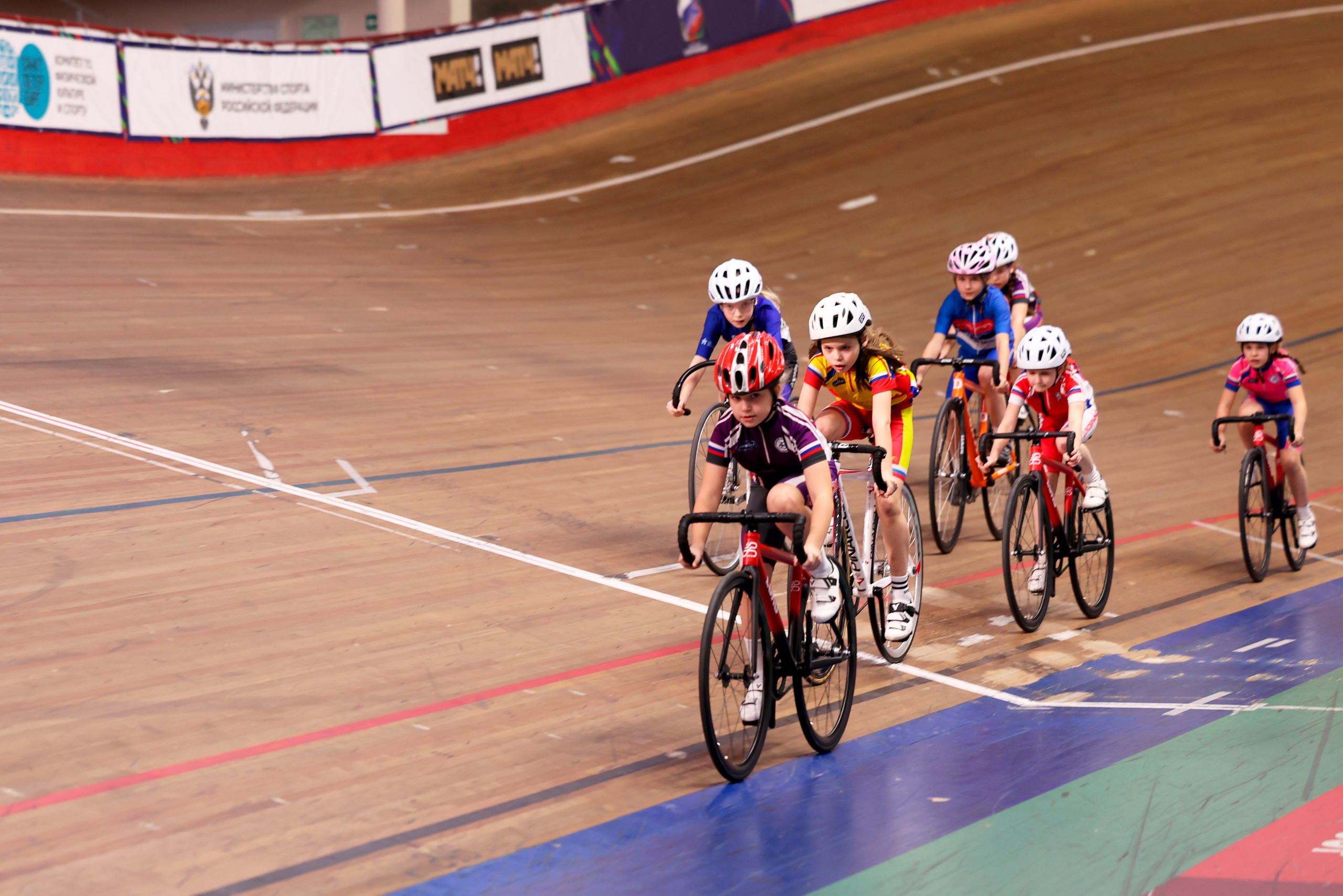 Пятый этап Региональных соревнований по велоспорту на треке (Гит, Скретч) 15.03.2025. Спортивный и репортажный фотограф Антон Тереханов